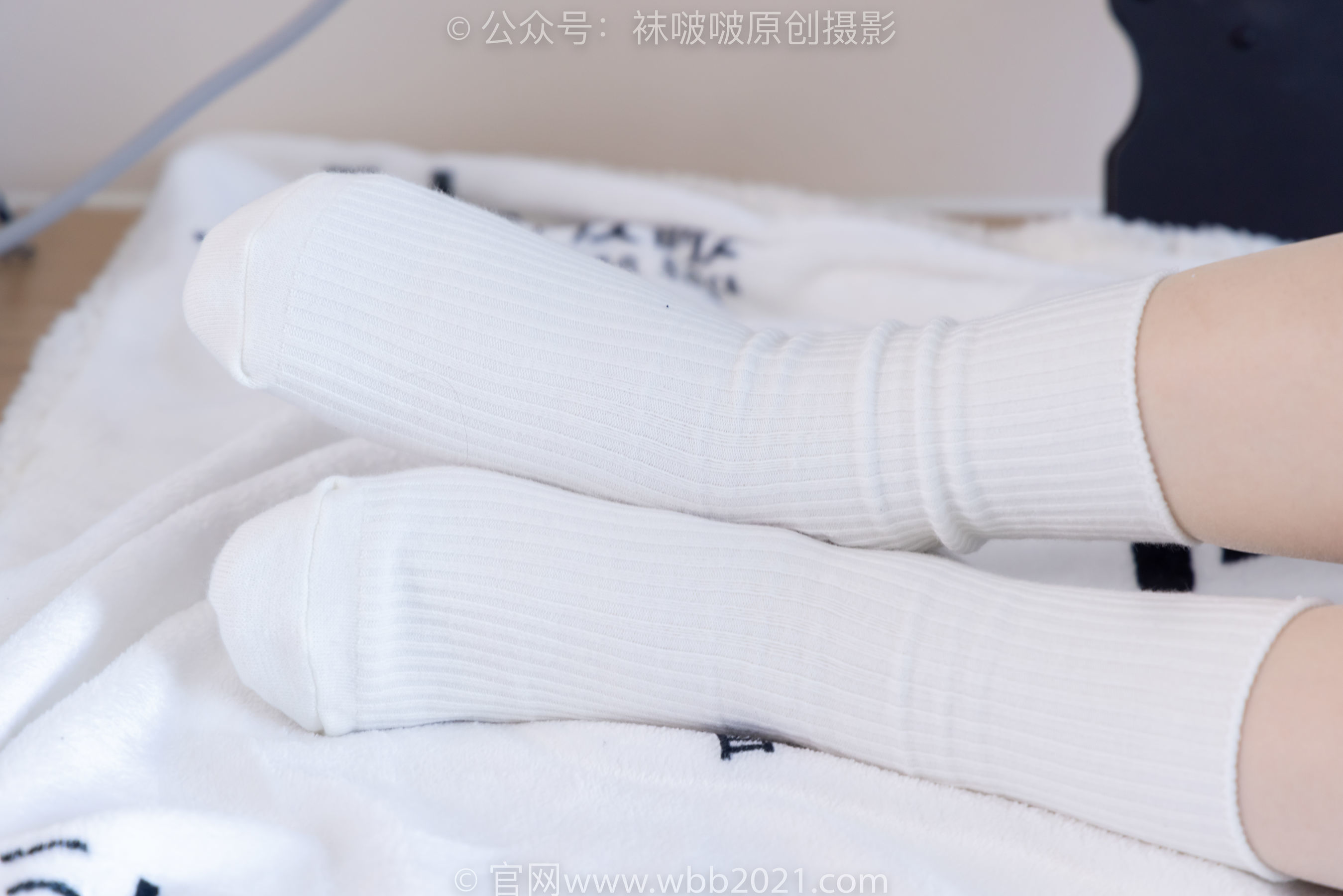 图片[132]-BoBoSocks袜啵啵 No.368 甜甜圈 -运动鞋、白棉袜、油亮肉丝[160P]-六色网