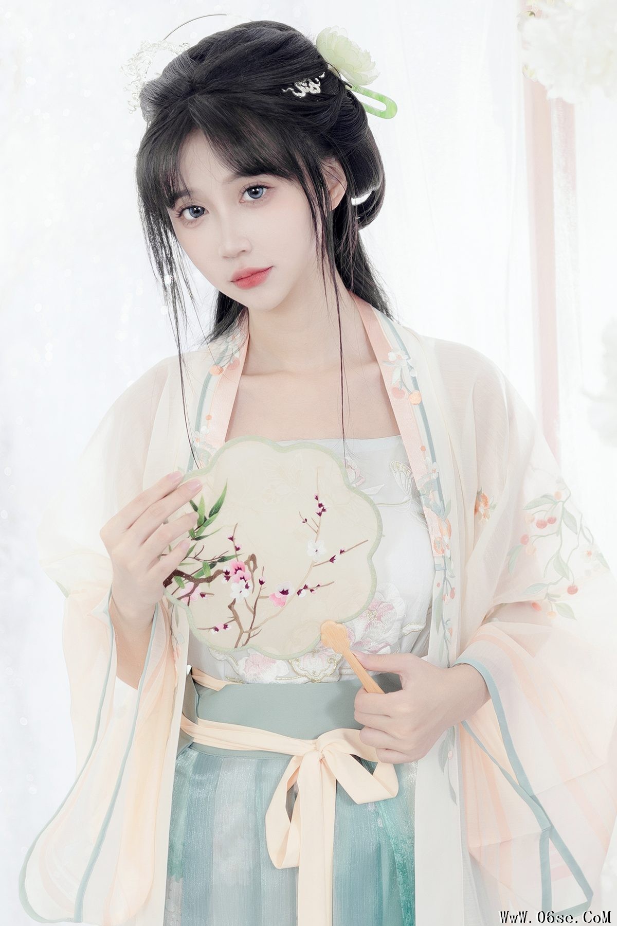 YiTuYu艺图语 Vol.5463 Qi Luo Sheng De Xiao Su Su[28P]-六色网