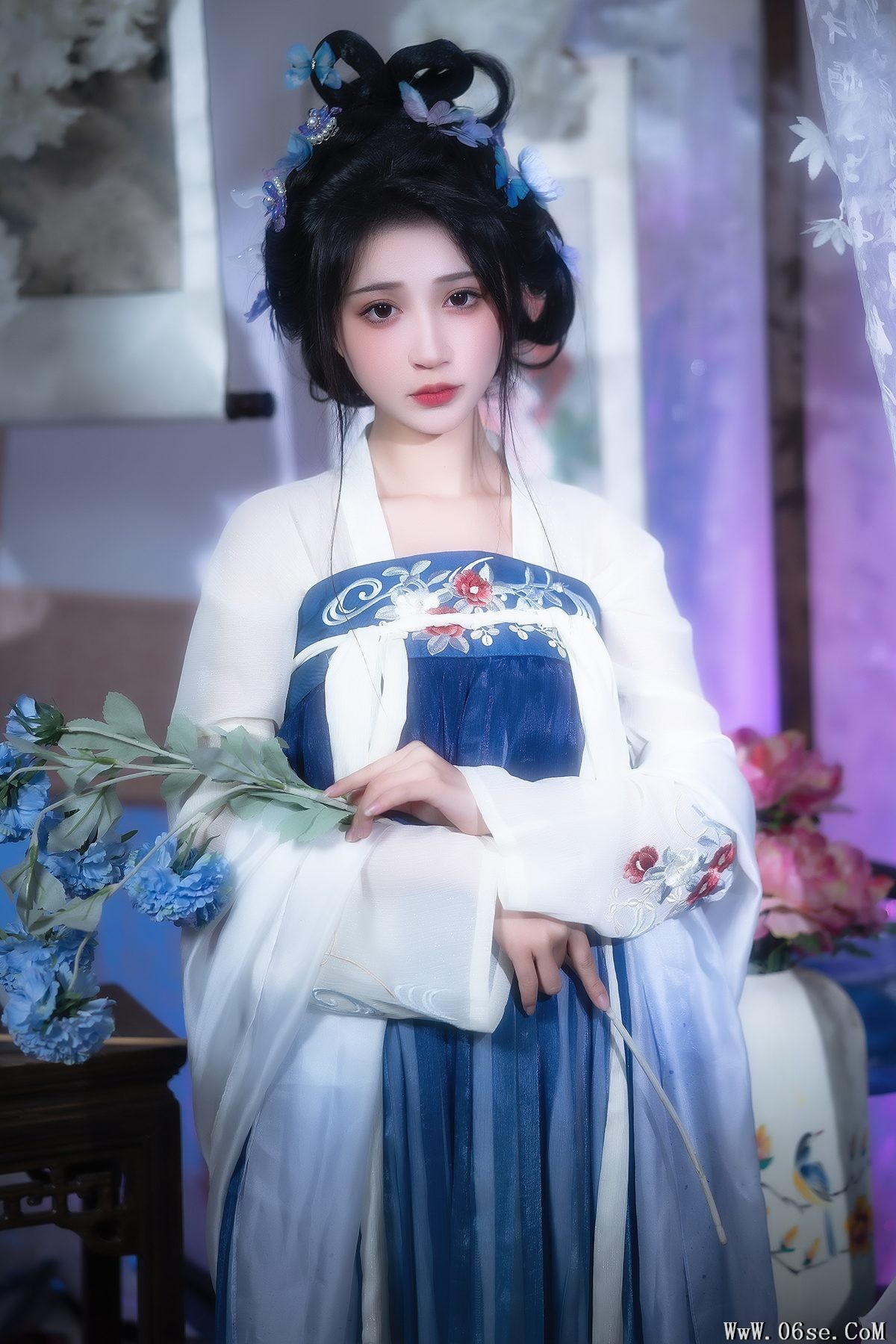 YiTuYu艺图语 Vol.3829 Qi Luo Sheng De Xiao Su Su[29P]-六色网