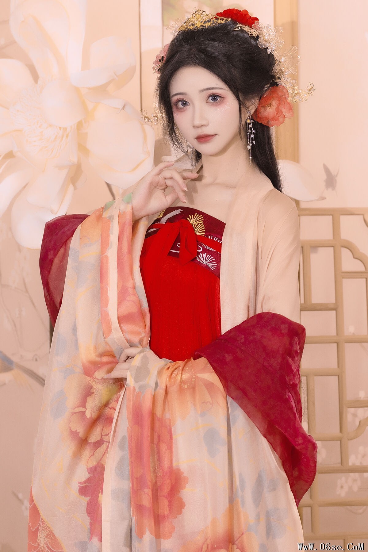 YiTuYu艺图语 Vol.7521 Qi Luo Sheng De Xiao Su Su[28P]-六色网