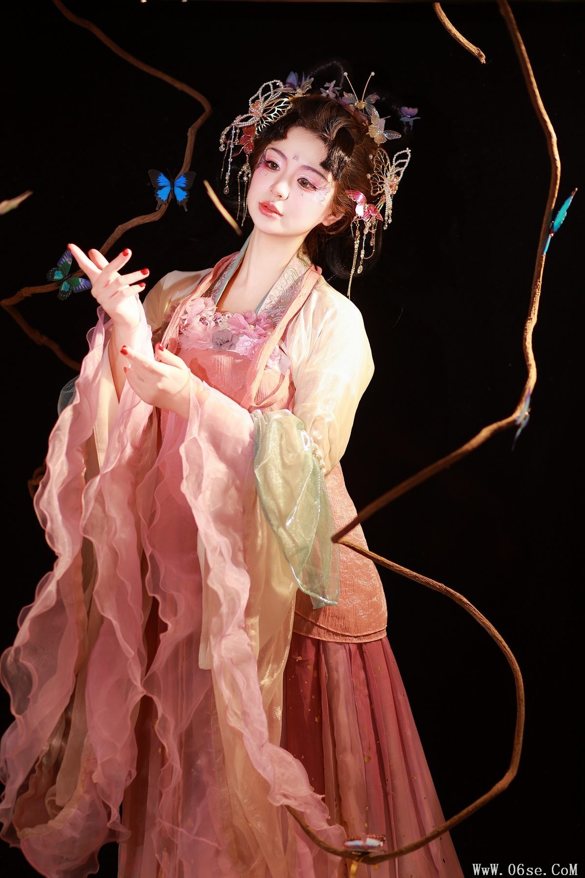 图片[21]-YiTuYu艺图语 Vol.5823 Bu Ke Ai De He He Miao[27P]-六色网