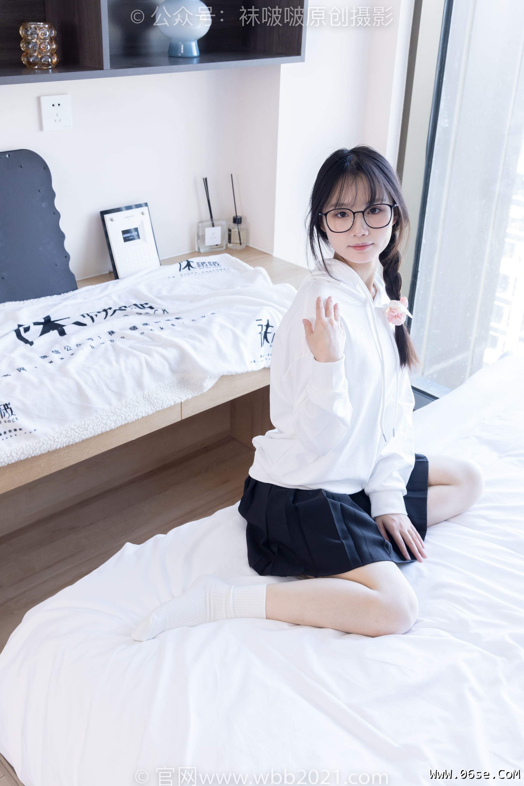 图片[143]-BoBoSocks袜啵啵 No.368 甜甜圈 -运动鞋、白棉袜、油亮肉丝[160P]-六色网