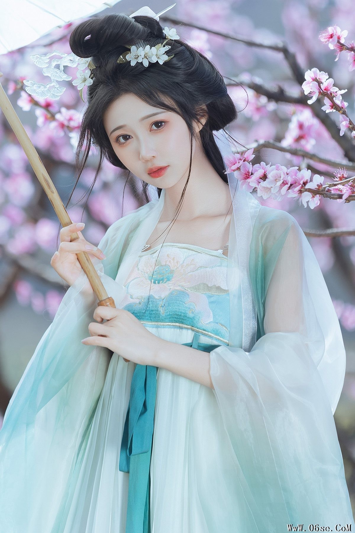 YiTuYu艺图语 Vol.4596 Qi Luo Sheng De Xiao Su Su[26P]-六色网