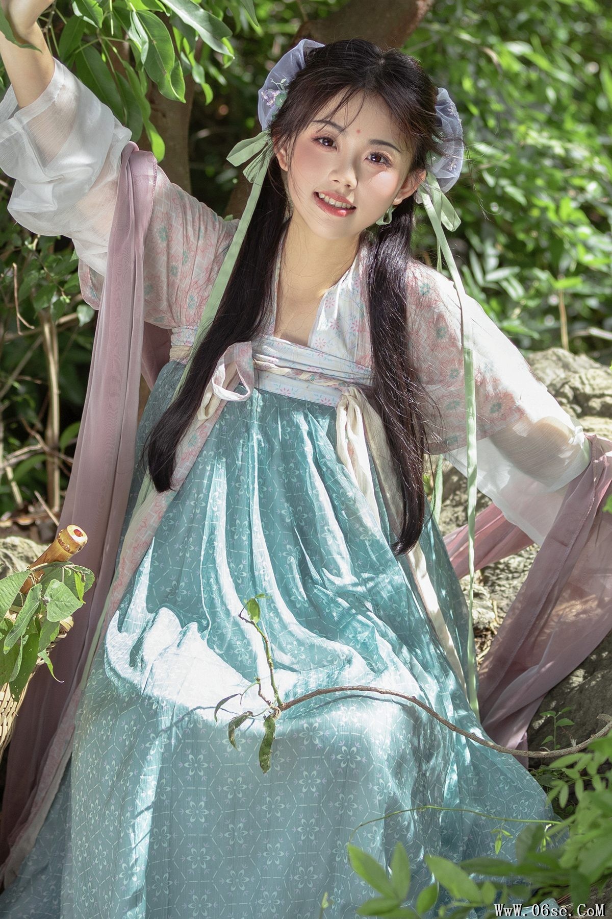 YiTuYu艺图语 Vol.5251 Jin Zou Ba[51P]-六色网