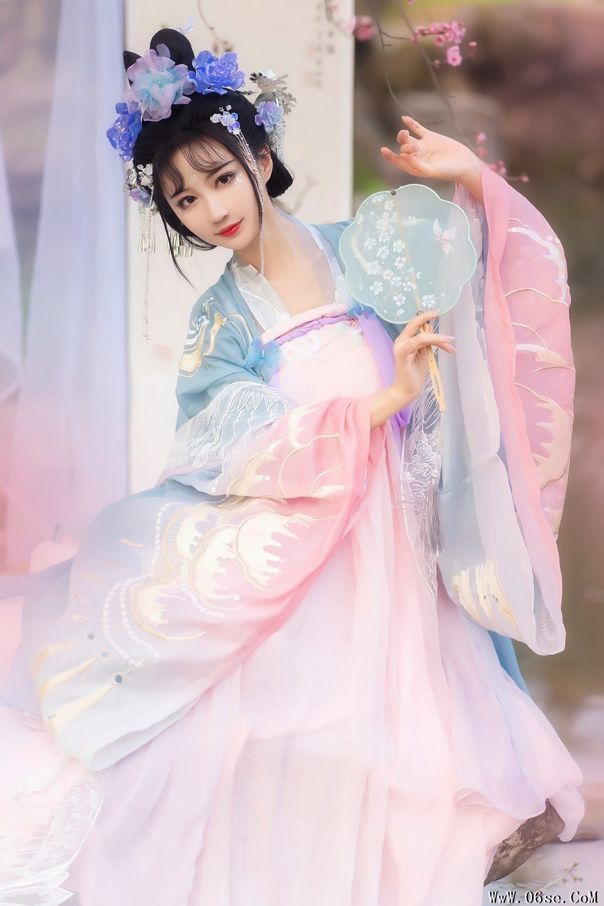 YiTuYu艺图语 Vol.3086 Qi Luo Sheng De Xiao Su Su[36P]-六色网