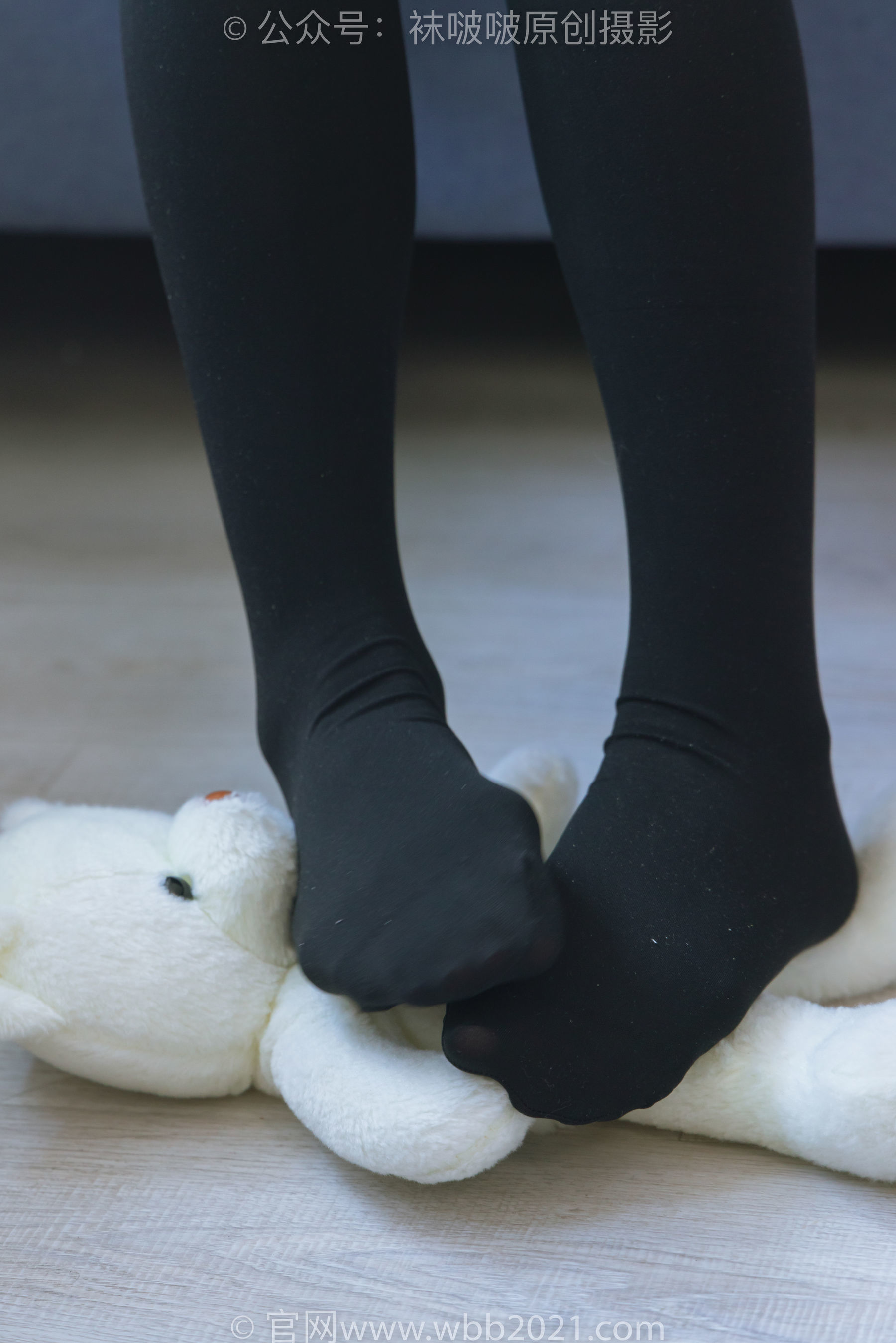 图片[10]-BoBoSocks袜啵啵 No.315 小沫 -平底鞋、厚黑丝、模特穿鞋及丝袜踩玩偶小熊剧情[140P]-六色网