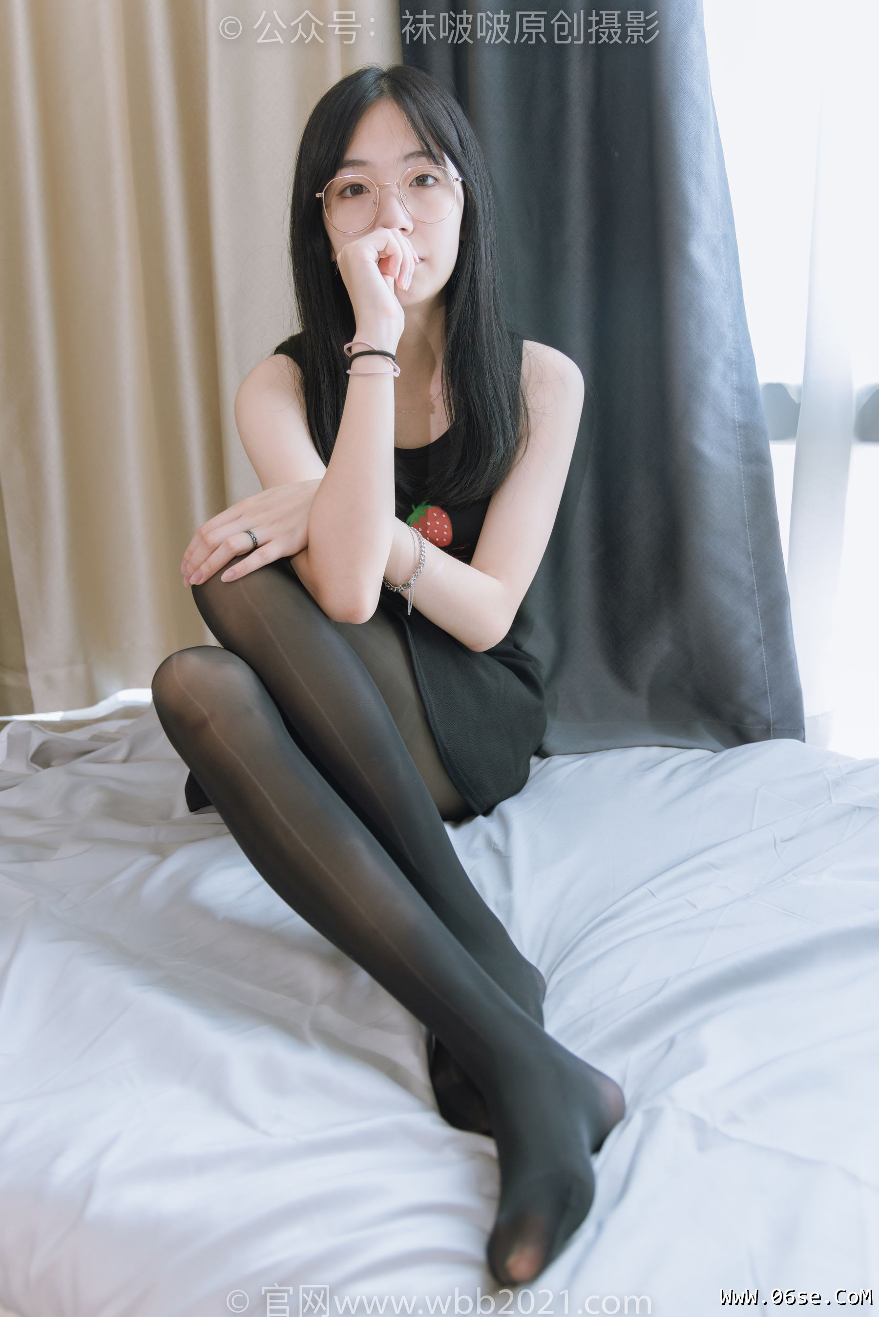 图片[15]-BoBoSocks袜啵啵 No.396 小甜豆 -两双高跟鞋、油亮黑丝、油亮蓝丝[140P]-六色网