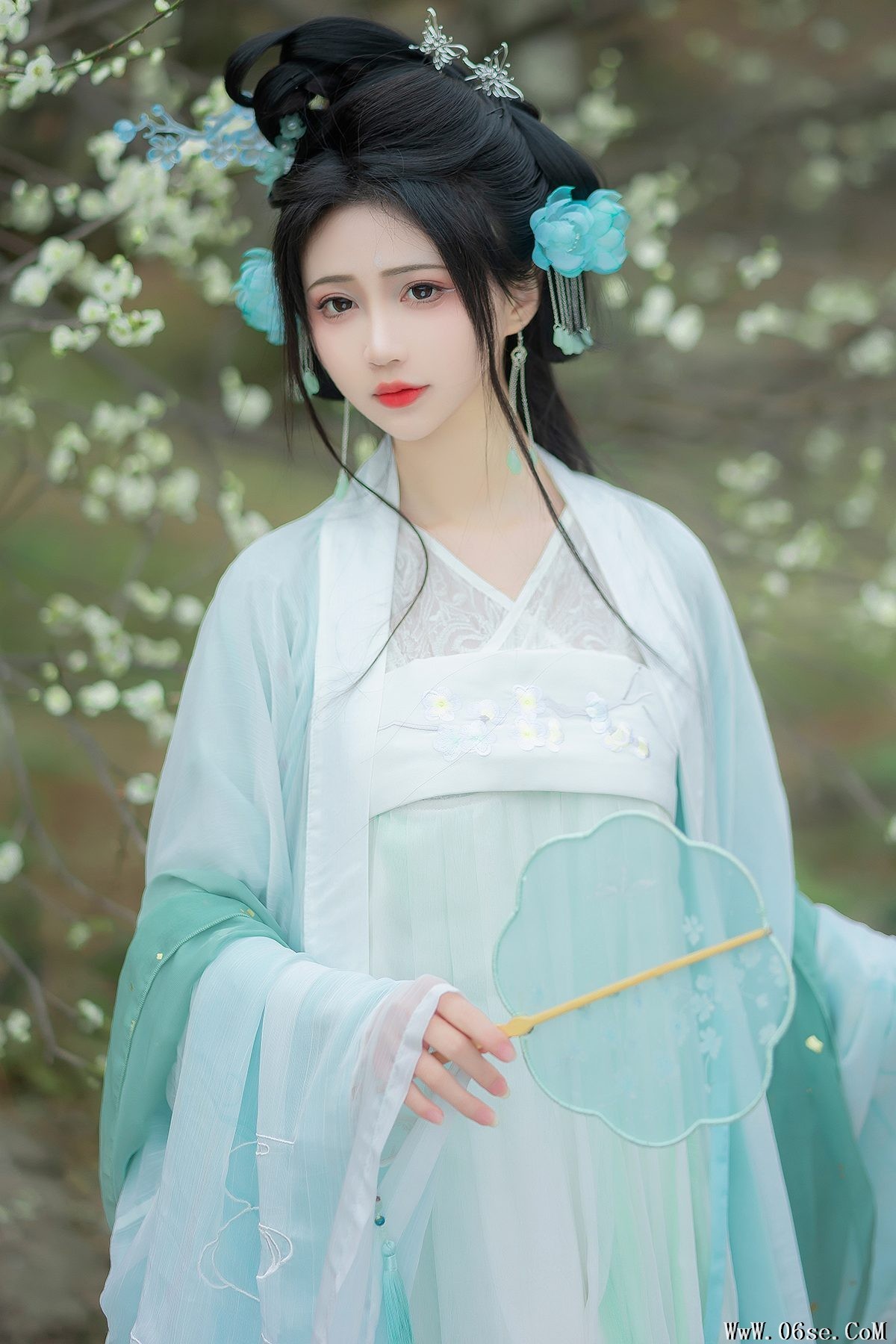 YiTuYu艺图语 Vol.5774 Qi Luo Sheng De Xiao Su Su[28P]-六色网