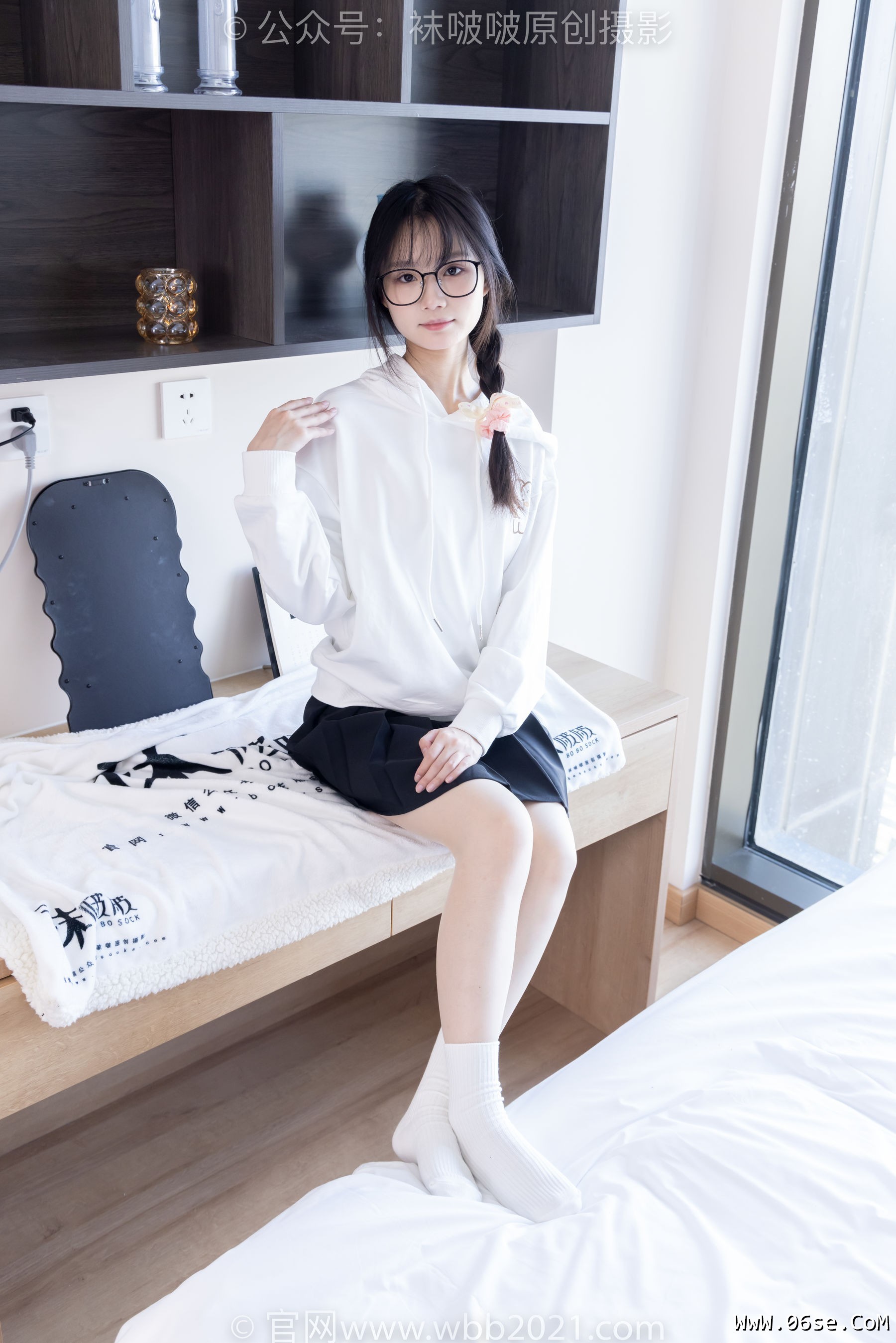 图片[122]-BoBoSocks袜啵啵 No.368 甜甜圈 -运动鞋、白棉袜、油亮肉丝[160P]-六色网