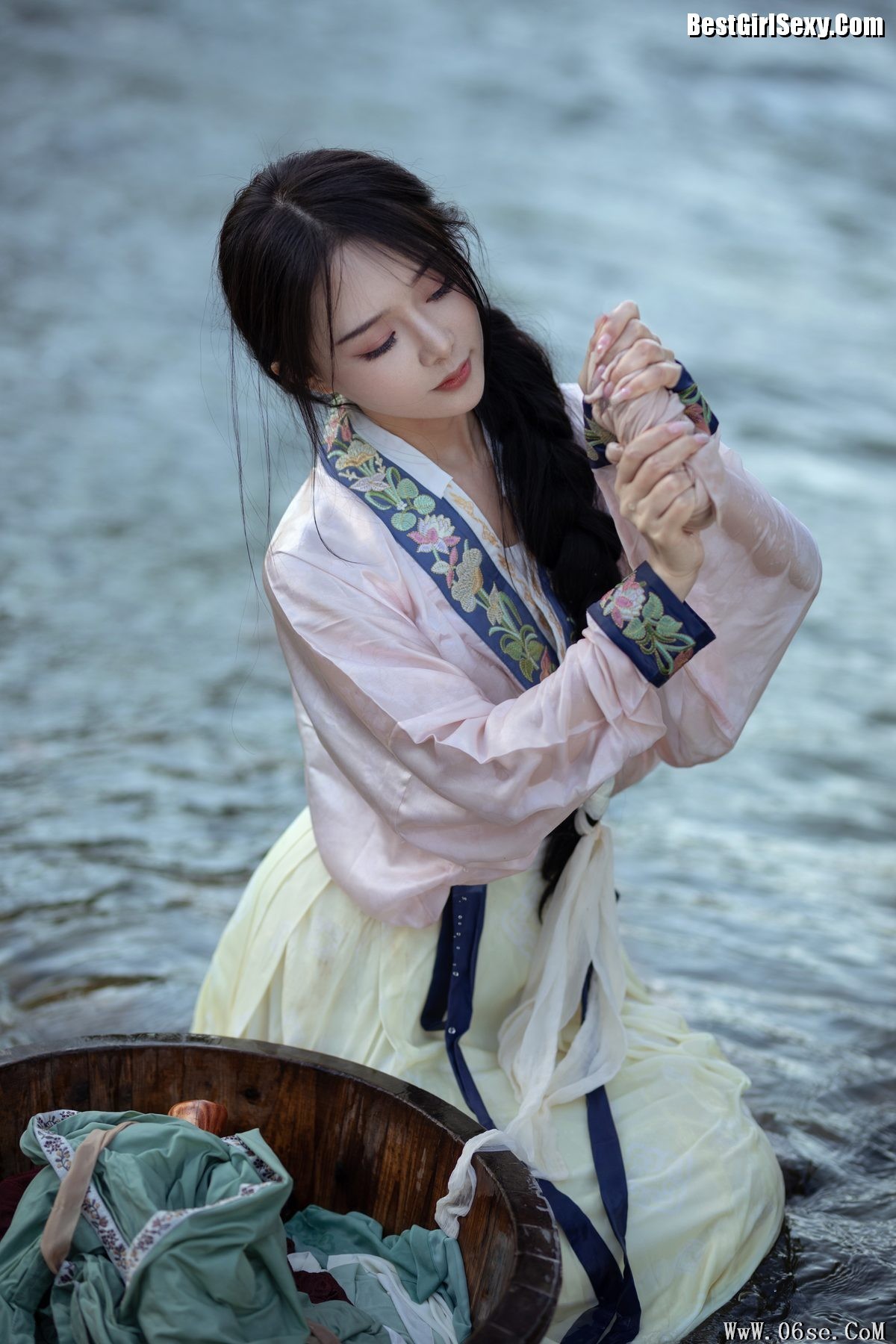 图片[16]-YiTuYu艺图语 Vol.4050 Su Mei Zai Lu Shang[25P]-六色网