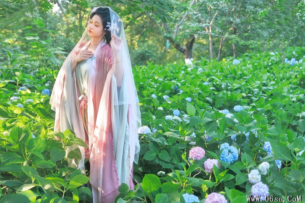 图片[21]-YiTuYu艺图语 Vol.7172 Yi Zhi Tou Lan De Li Li[22P]-六色网