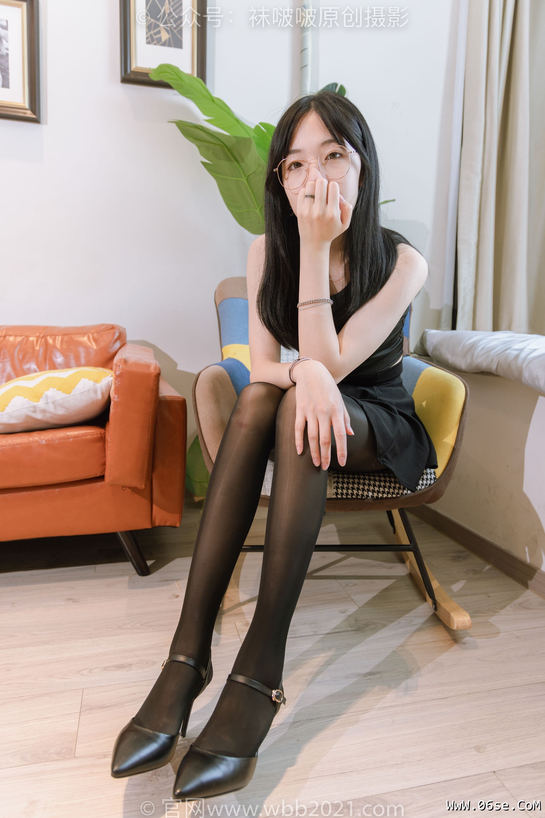 图片[128]-BoBoSocks袜啵啵 No.396 小甜豆 -两双高跟鞋、油亮黑丝、油亮蓝丝[140P]-六色网
