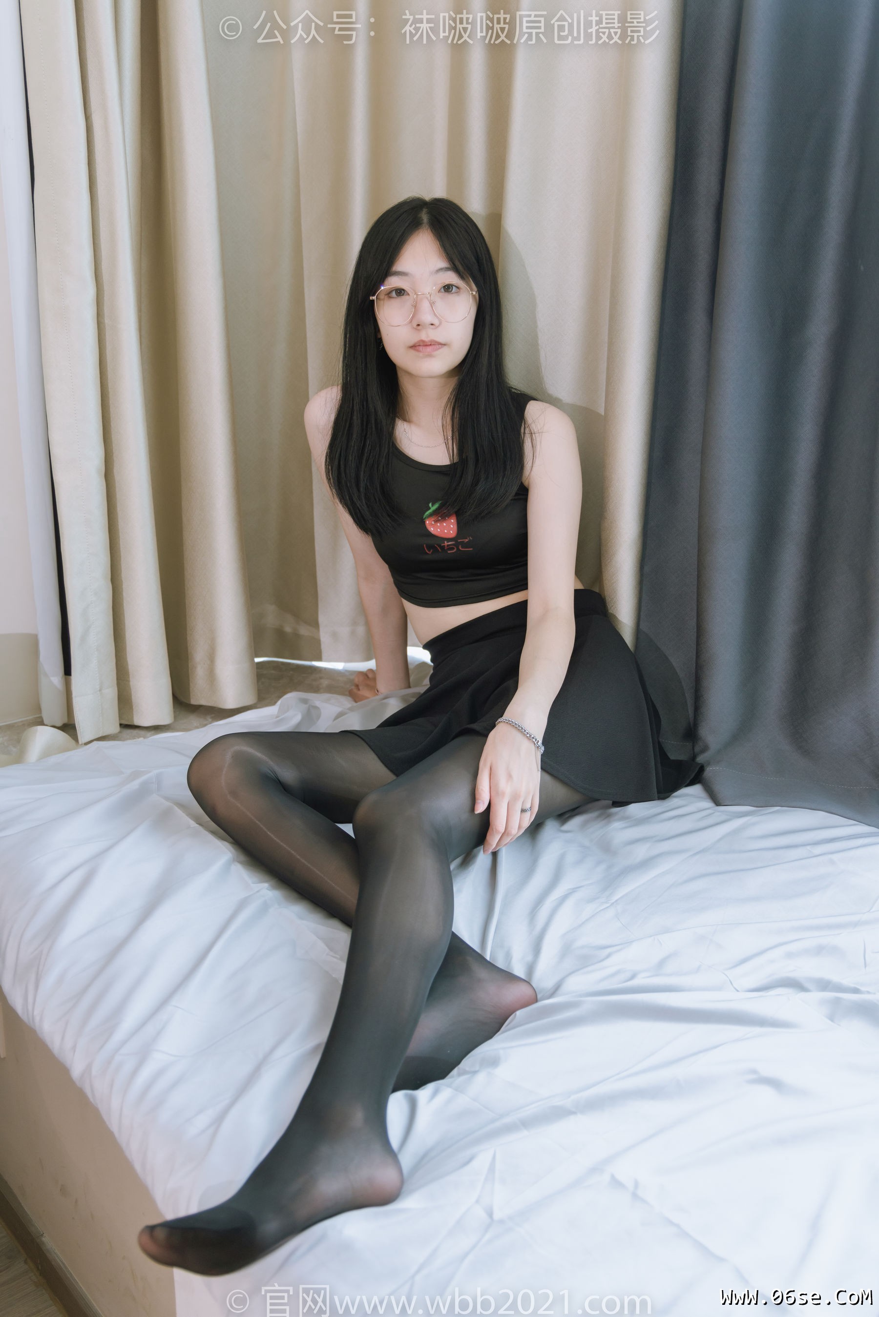 图片[6]-BoBoSocks袜啵啵 No.396 小甜豆 -两双高跟鞋、油亮黑丝、油亮蓝丝[140P]-六色网