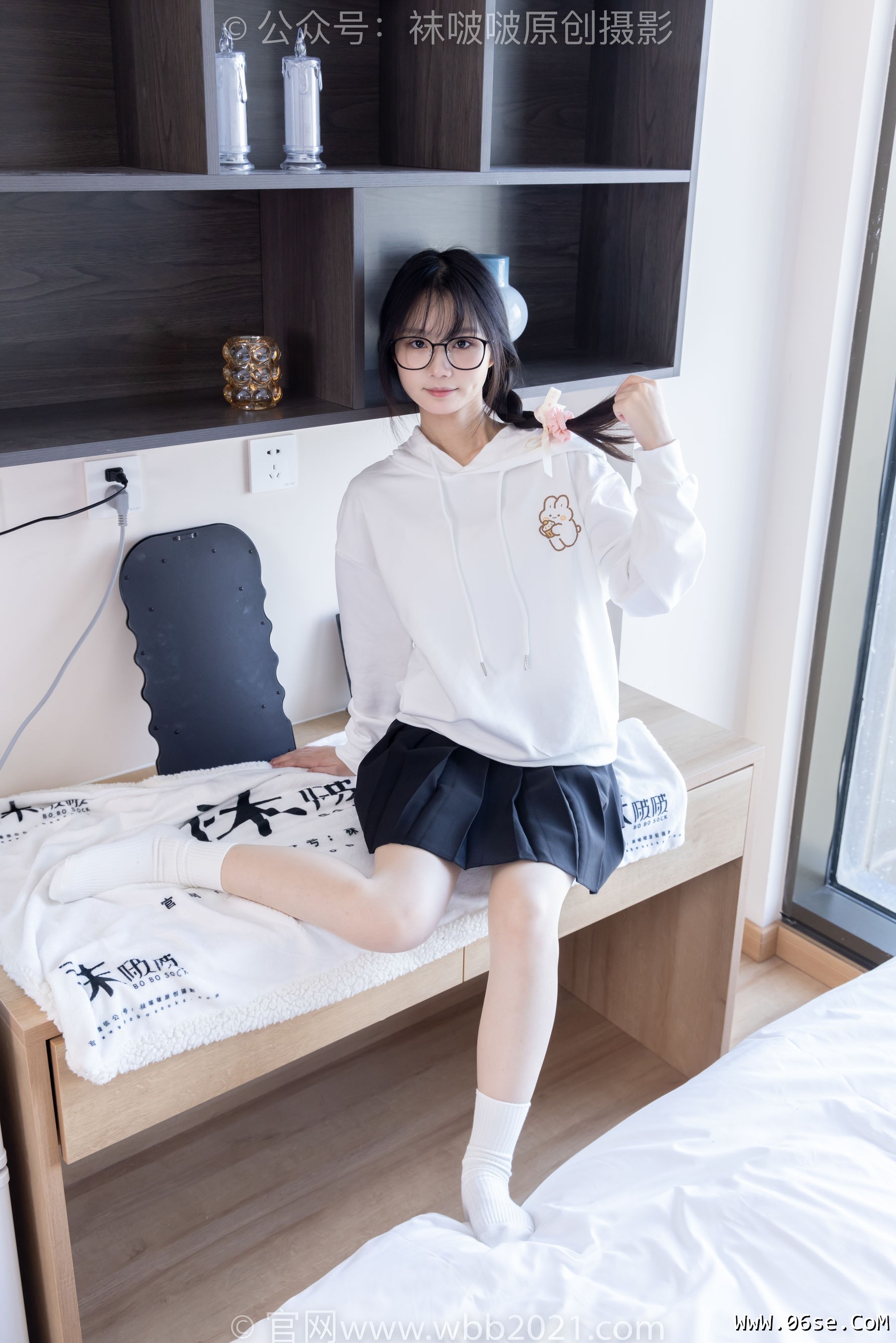 图片[126]-BoBoSocks袜啵啵 No.368 甜甜圈 -运动鞋、白棉袜、油亮肉丝[160P]-六色网