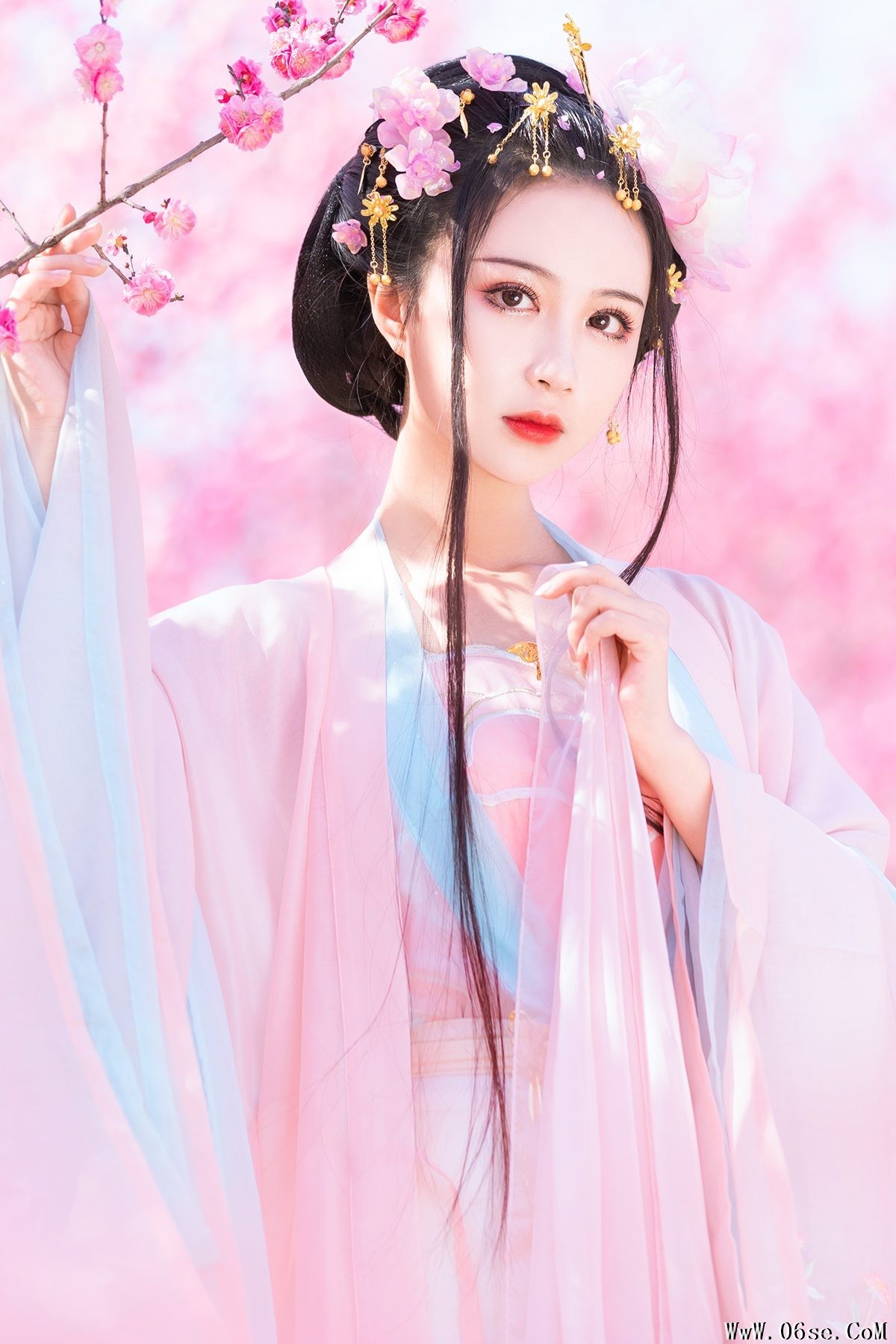 YiTuYu艺图语 Vol.4485 Qi Luo Sheng De Xiao Su Su[28P]-六色网