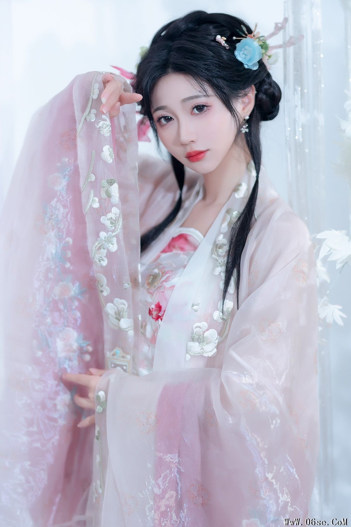 YiTuYu艺图语 Vol.6142 Qi Luo Sheng De Xiao Su Su[31P]-六色网