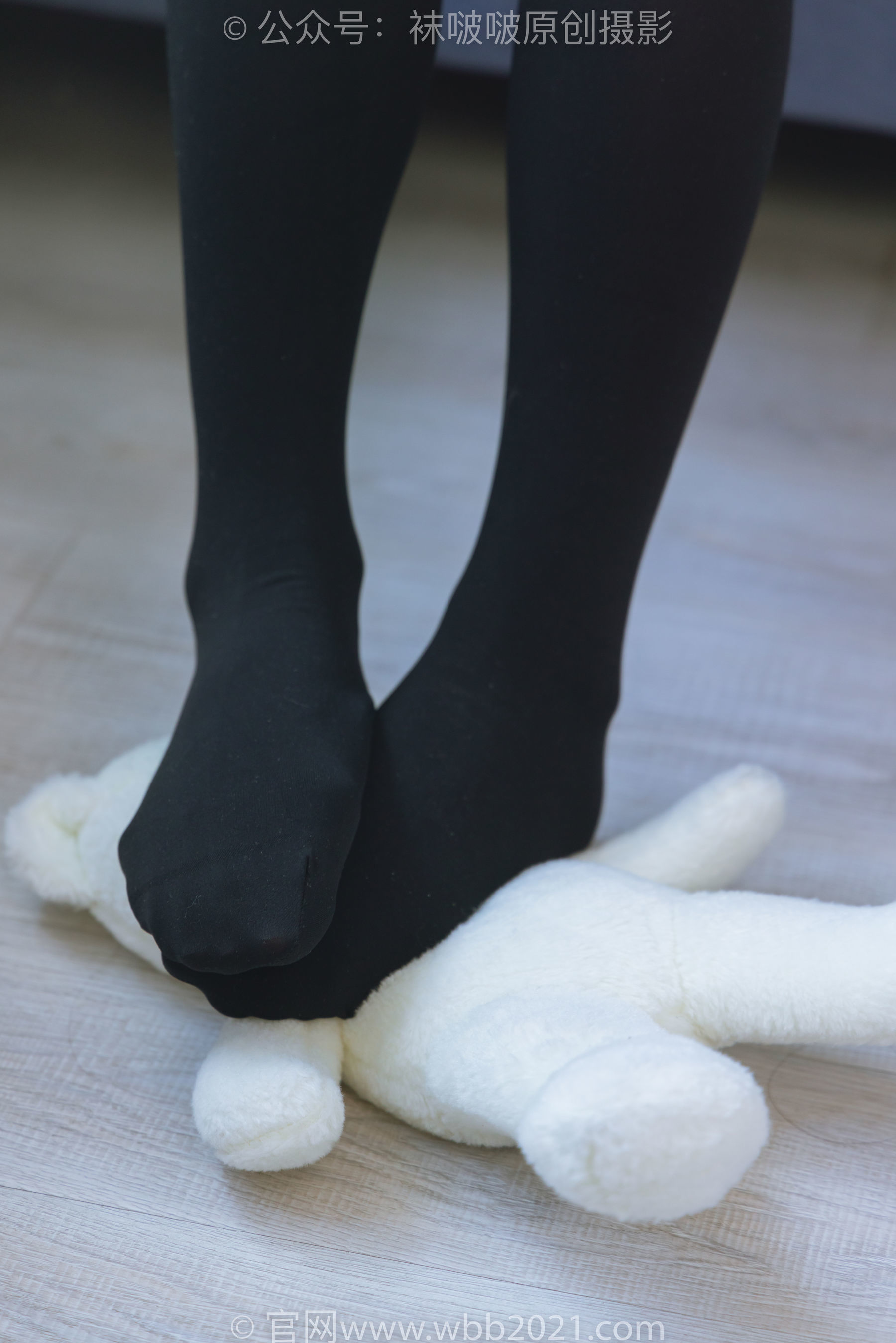 图片[23]-BoBoSocks袜啵啵 No.315 小沫 -平底鞋、厚黑丝、模特穿鞋及丝袜踩玩偶小熊剧情[140P]-六色网