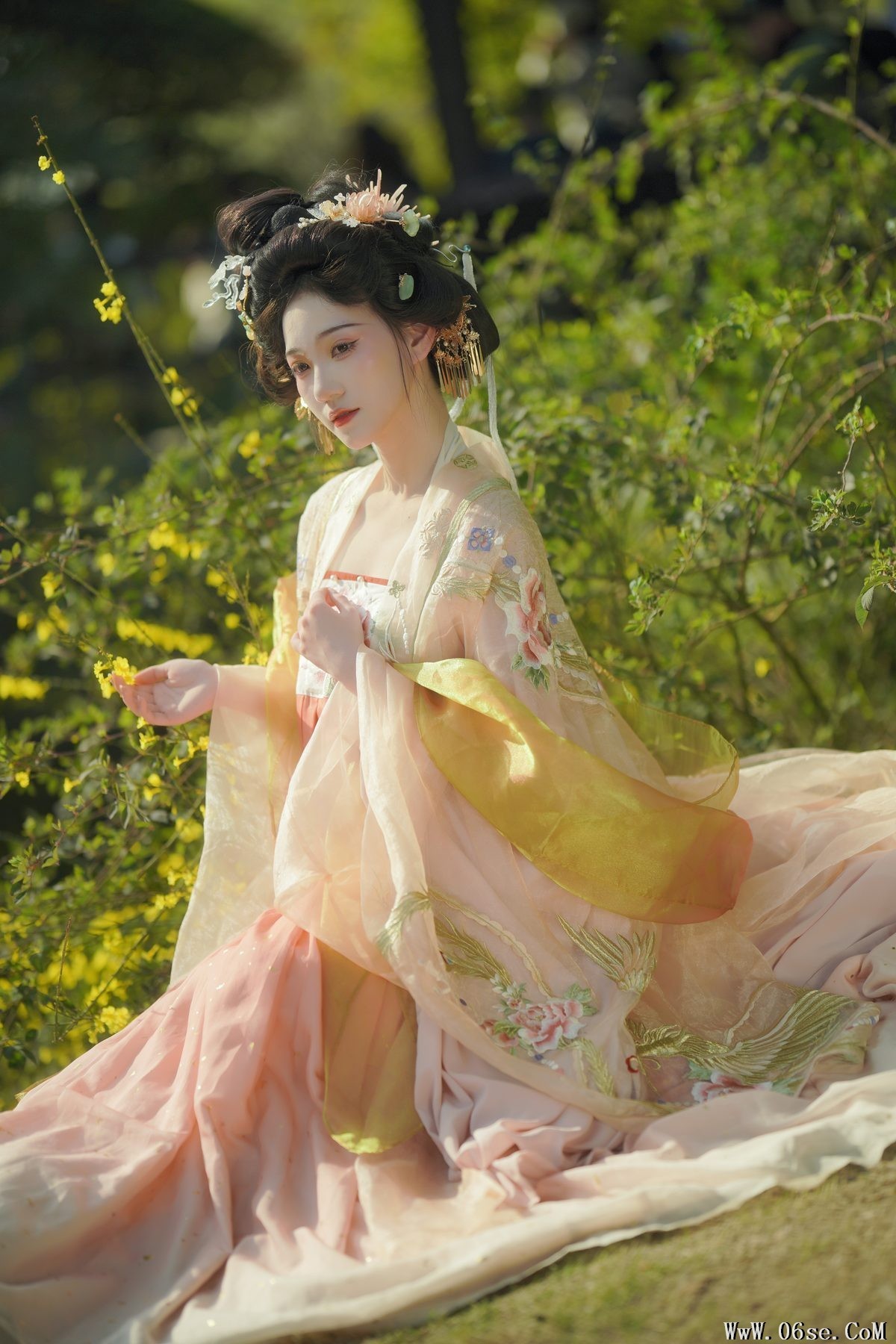 图片[24]-YiTuYu艺图语 Vol.3881 Qin Qin[27P]-六色网