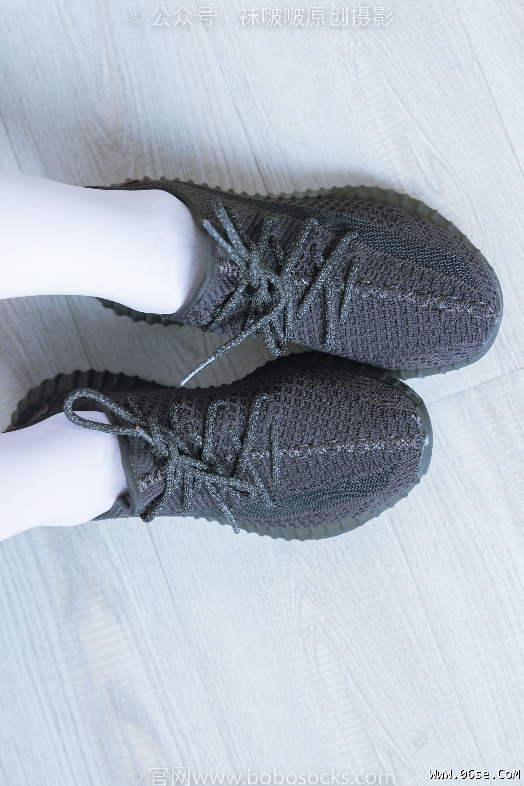 图片[73]-BoBoSocks袜啵啵 No.214 小沫 -黑色运动鞋、厚白丝[142P]-六色网