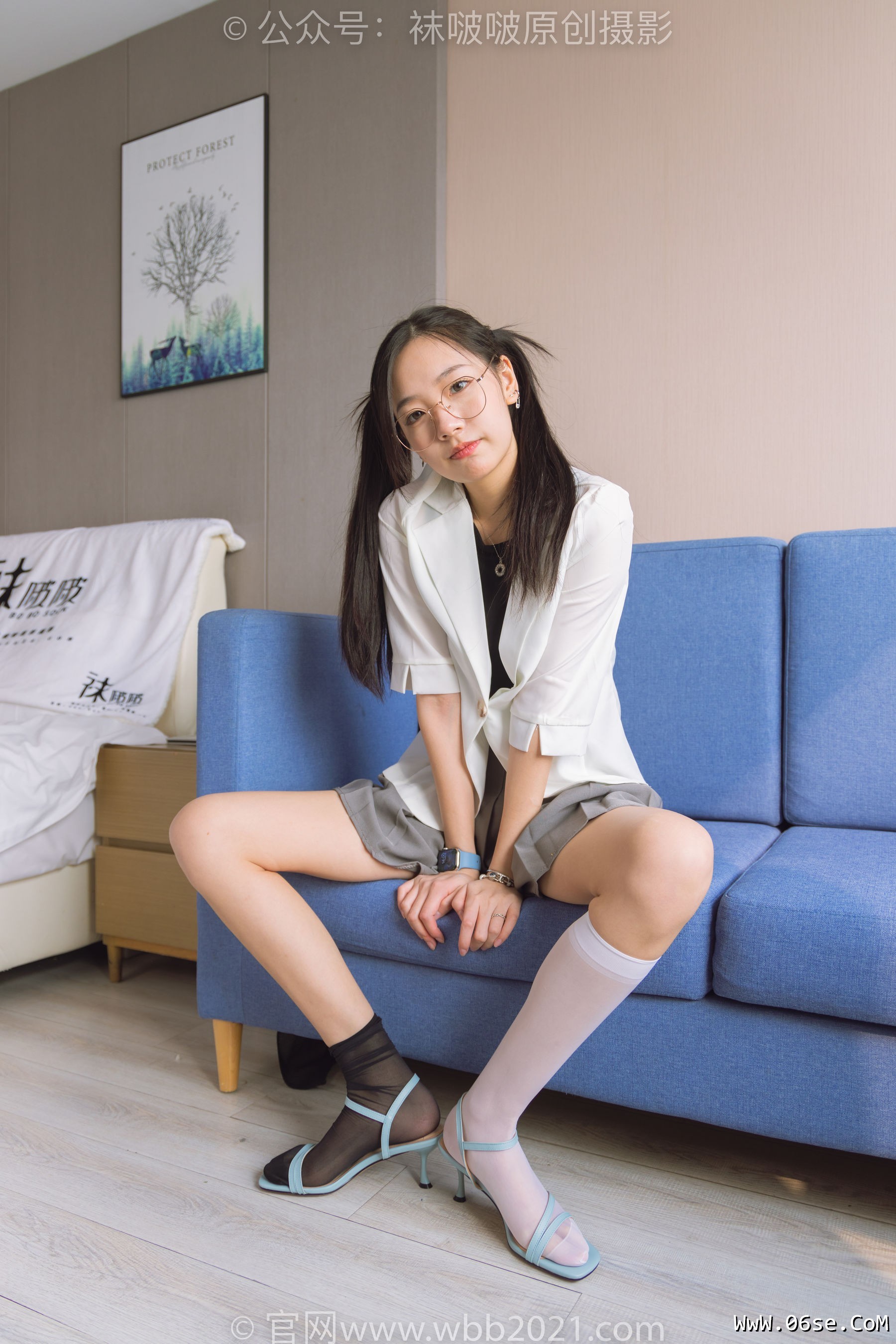 图片[12]-BoBoSocks袜啵啵 No.253 小甜豆 -两双高跟鞋、一只脚小腿白丝、一只脚小腿黑丝[219P]-六色网