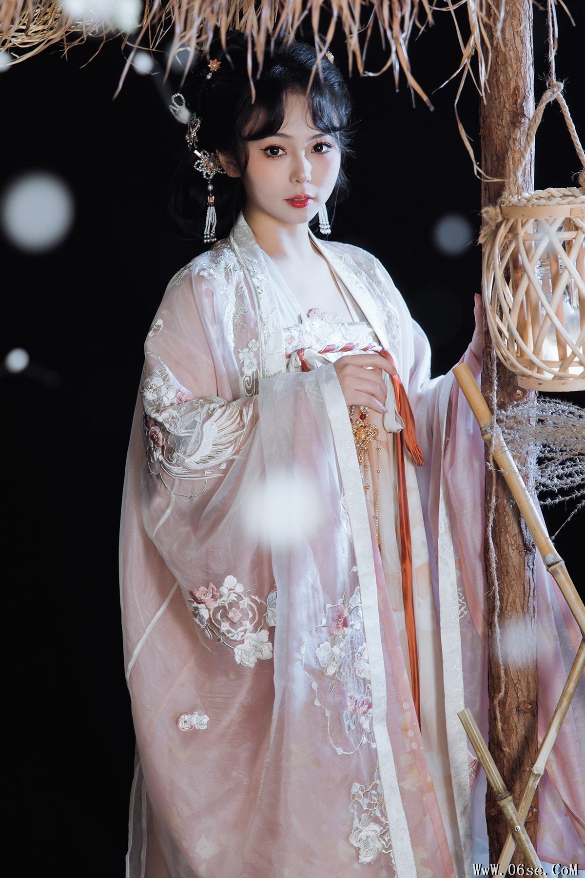 YiTuYu艺图语 Vol.3720 Qian Mo Hong Chen[23P]-六色网