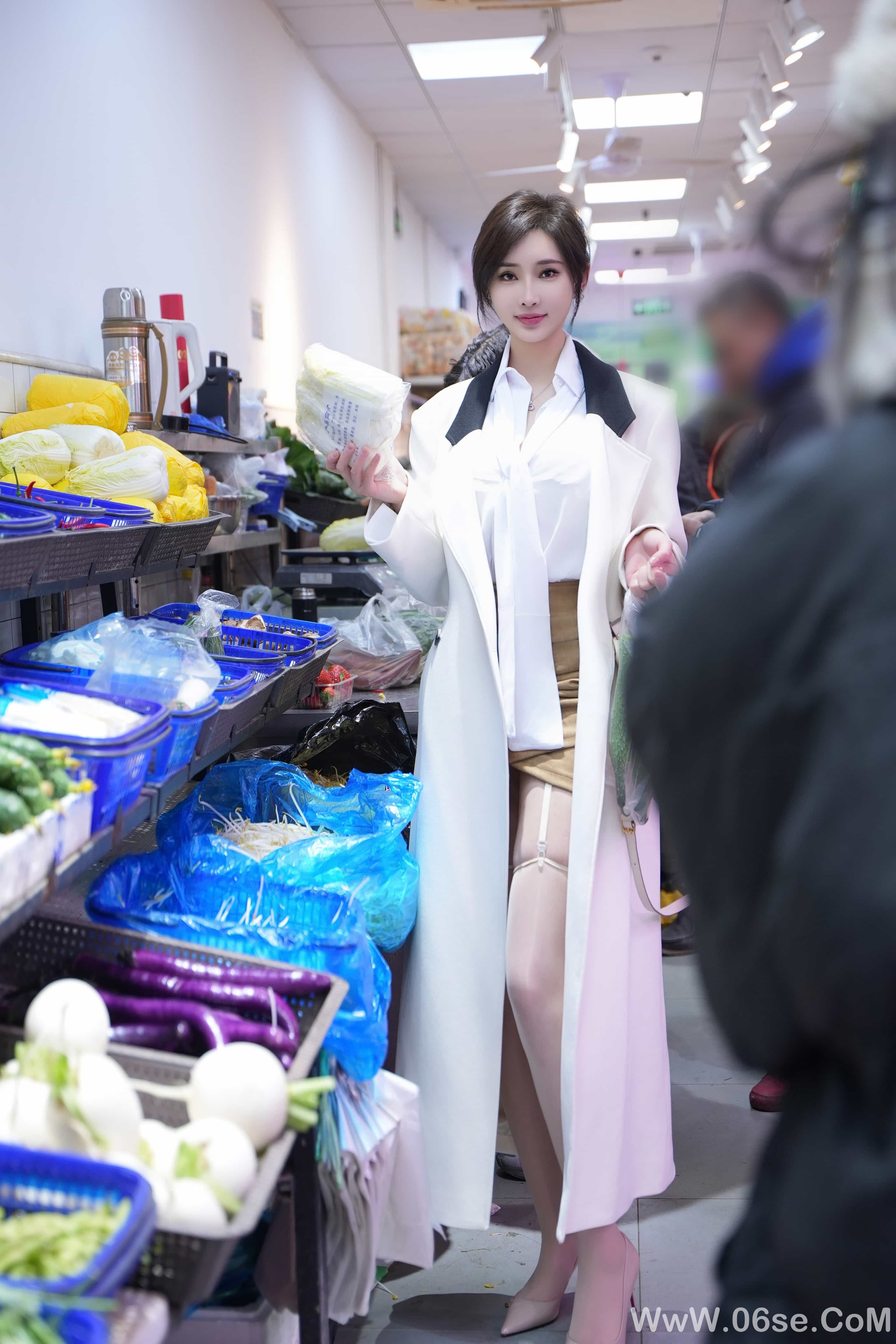 图片[12]-周妍希 – 白领买菜回家[97P]-六色网