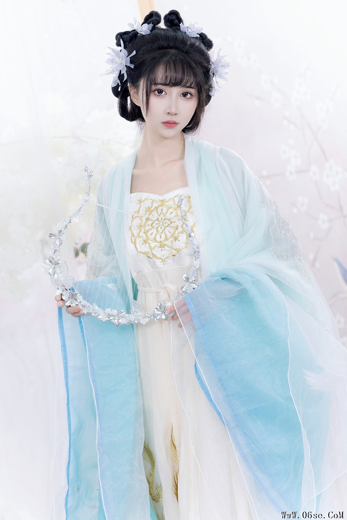 YiTuYu艺图语 Vol.5315 Qi Luo Sheng De Xiao Su Su[29P]-六色网