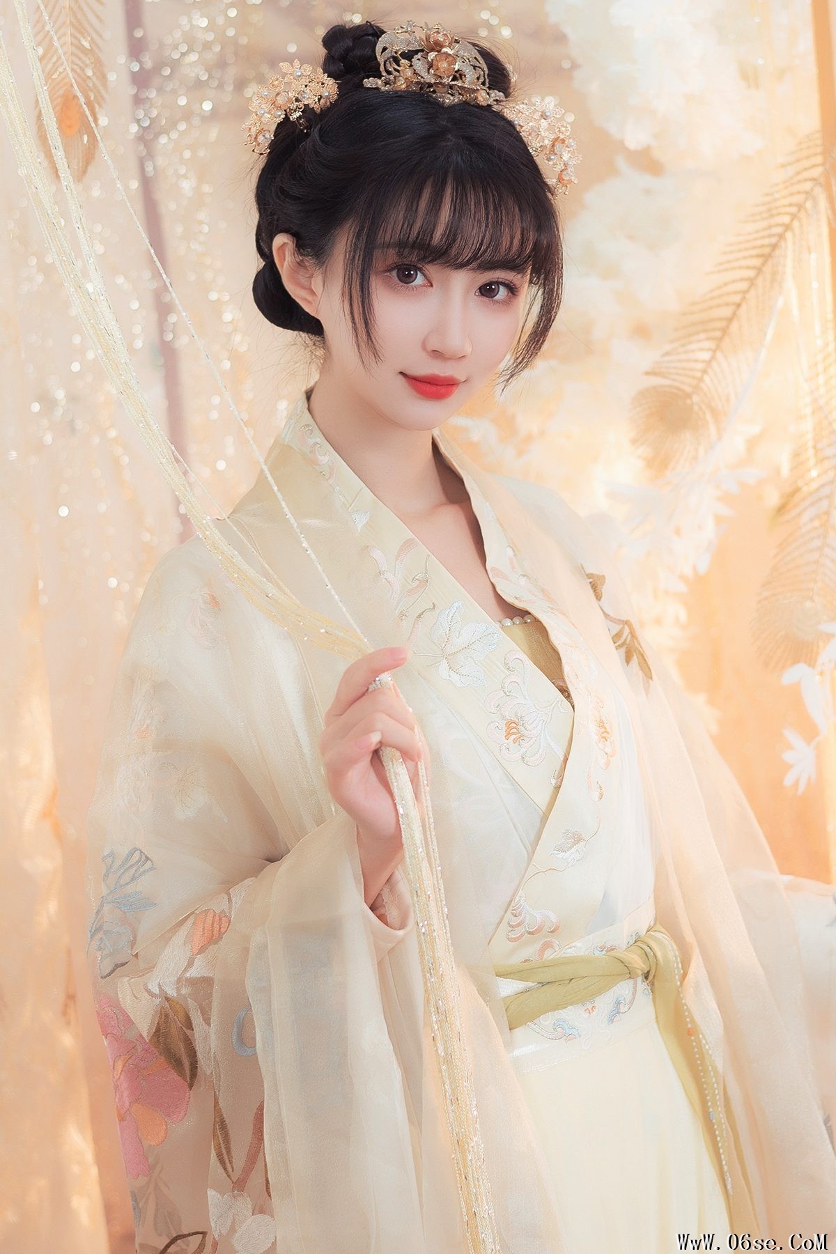 YiTuYu艺图语 Vol.6129 Qi Luo Sheng De Xiao Su Su[26P]-六色网