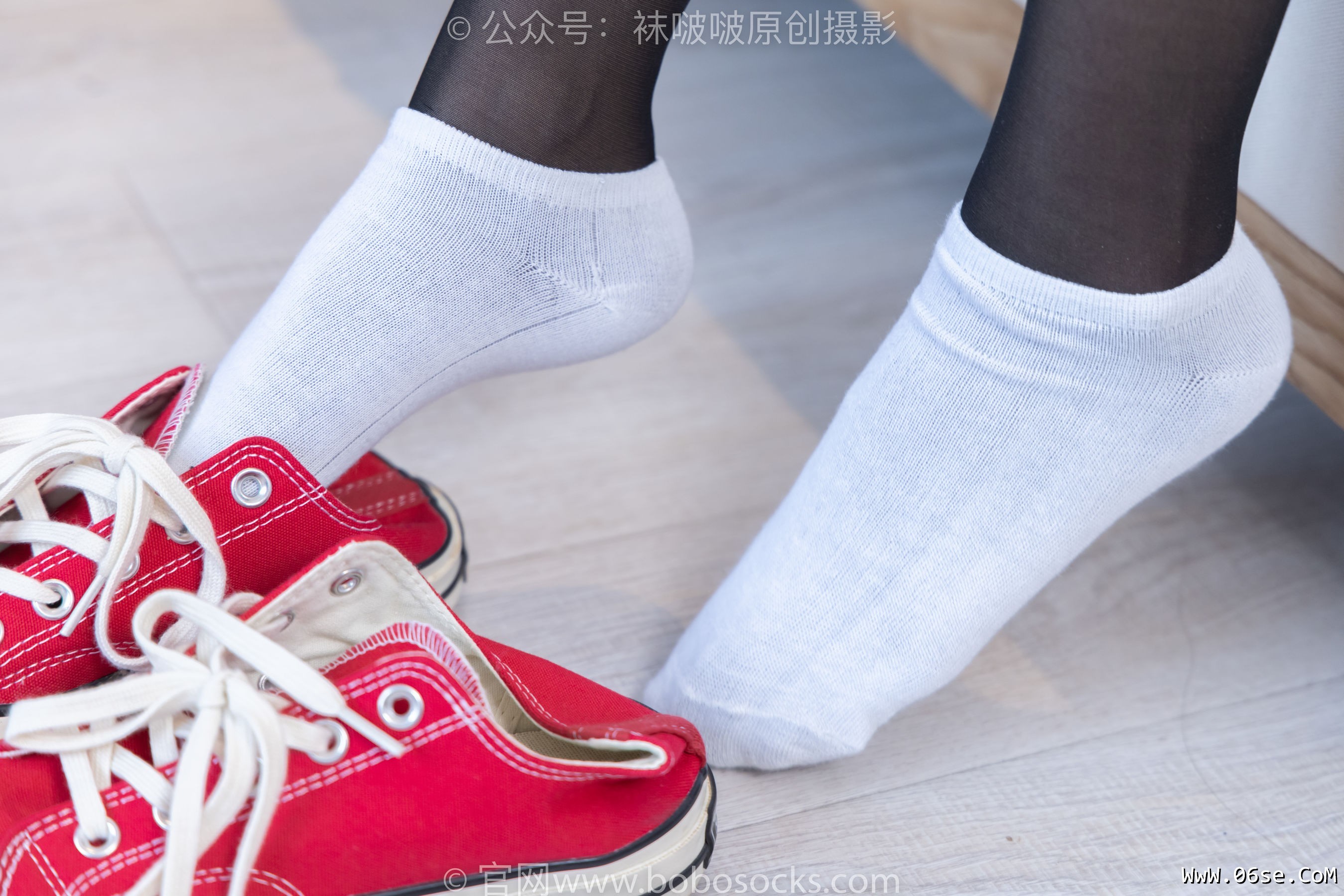 图片[102]-BoBoSocks袜啵啵 No.208 小沫 -红色匡威板鞋、短筒白棉袜、黑丝[146P]-六色网