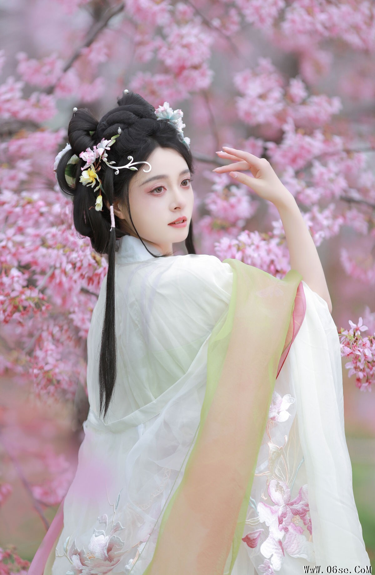 图片[9]-YiTuYu艺图语 Vol.6610 Nu Li Hua Zhuang De Sui Sui[22P]-六色网