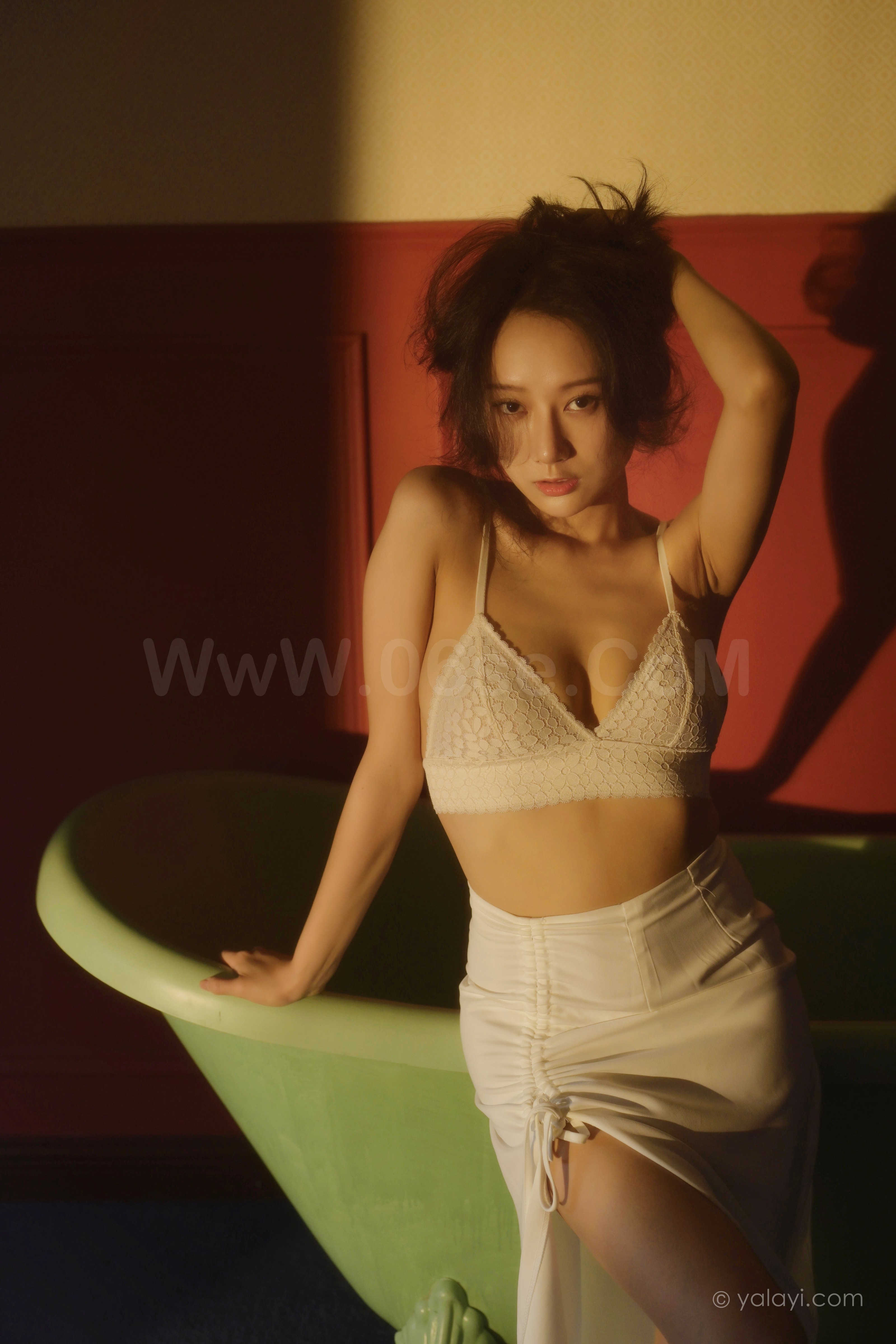 图片[46]-雅拉伊 – 何嘉颖《她是谁》[52P]-六色网