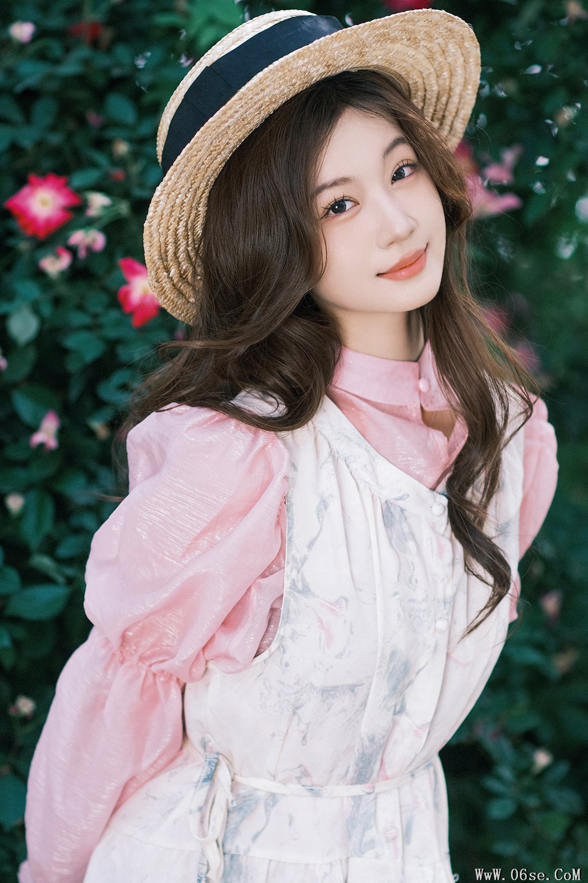 YiTuYu艺图语 Vol.7053 Gao Leng Xiao Bie Tu[39P]-六色网