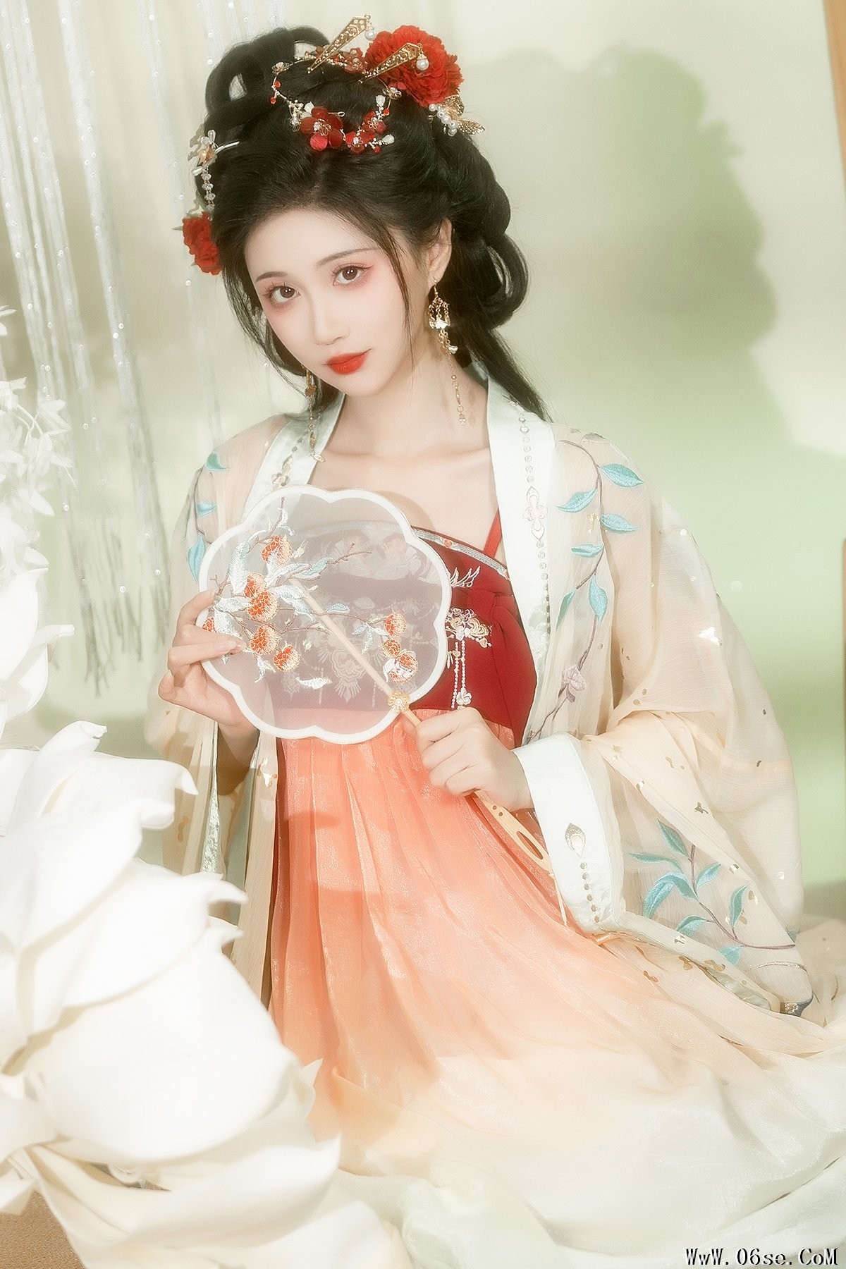 YiTuYu艺图语 Vol.7124 Qi Luo Sheng De Xiao Su Su[25P]-六色网