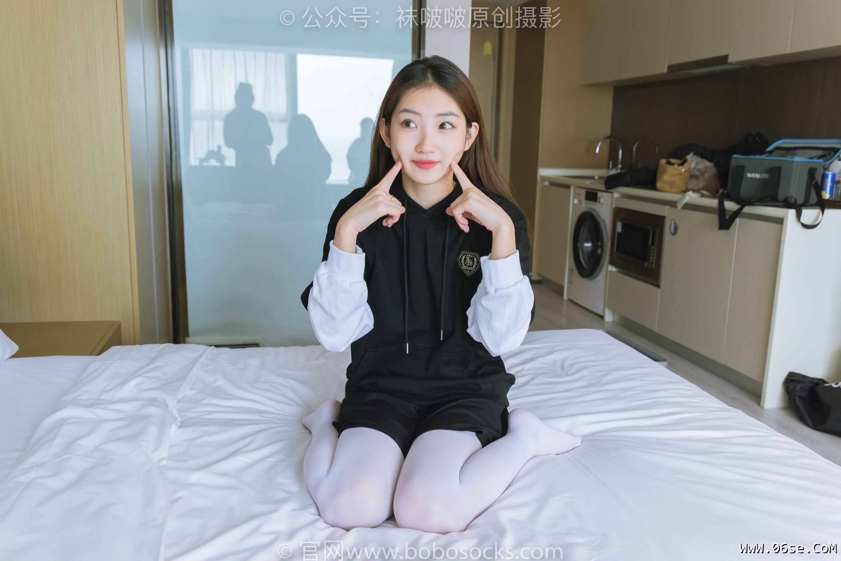 图片[28]-BoBoSocks袜啵啵 No.214 小沫 -黑色运动鞋、厚白丝[142P]-六色网