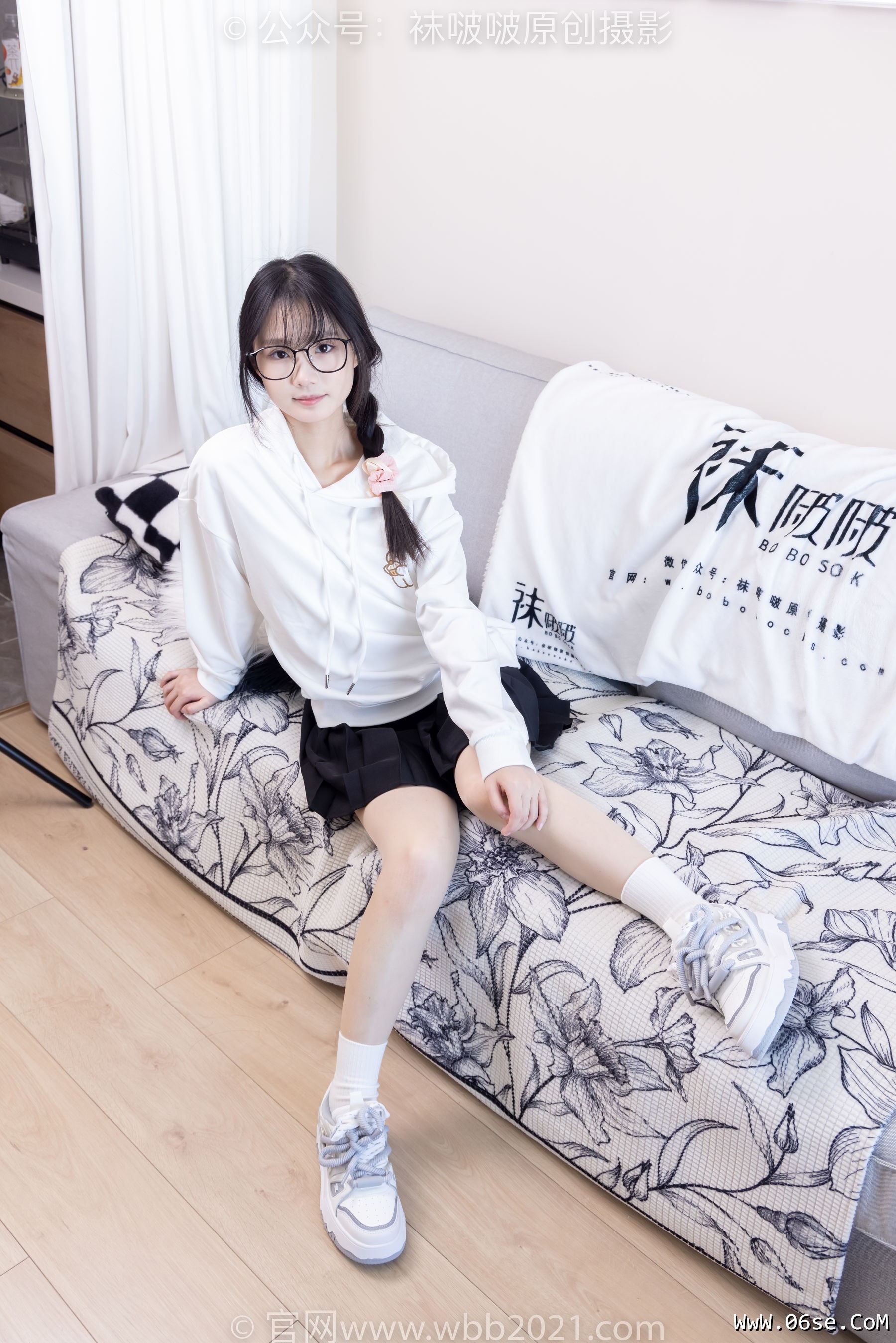 图片[97]-BoBoSocks袜啵啵 No.368 甜甜圈 -运动鞋、白棉袜、油亮肉丝[160P]-六色网