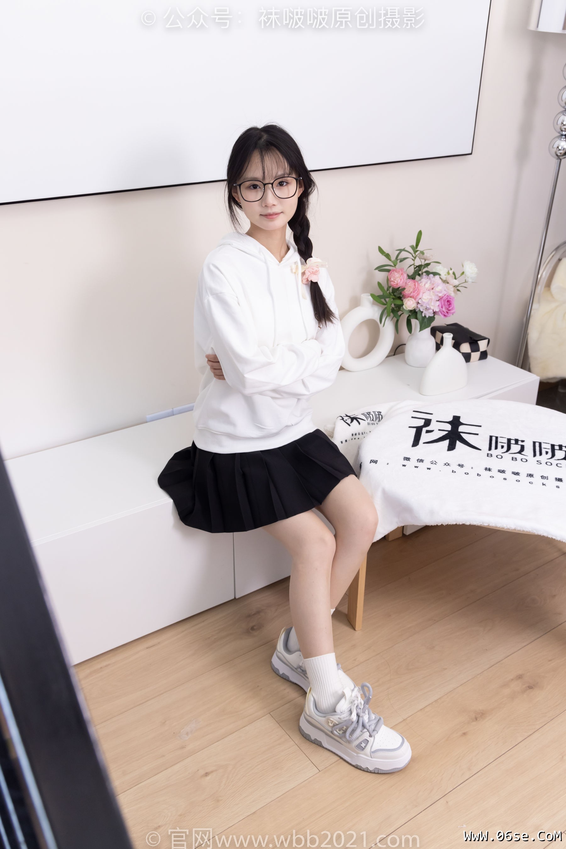 BoBoSocks袜啵啵 No.368 甜甜圈 -运动鞋、白棉袜、油亮肉丝[160P]-六色网