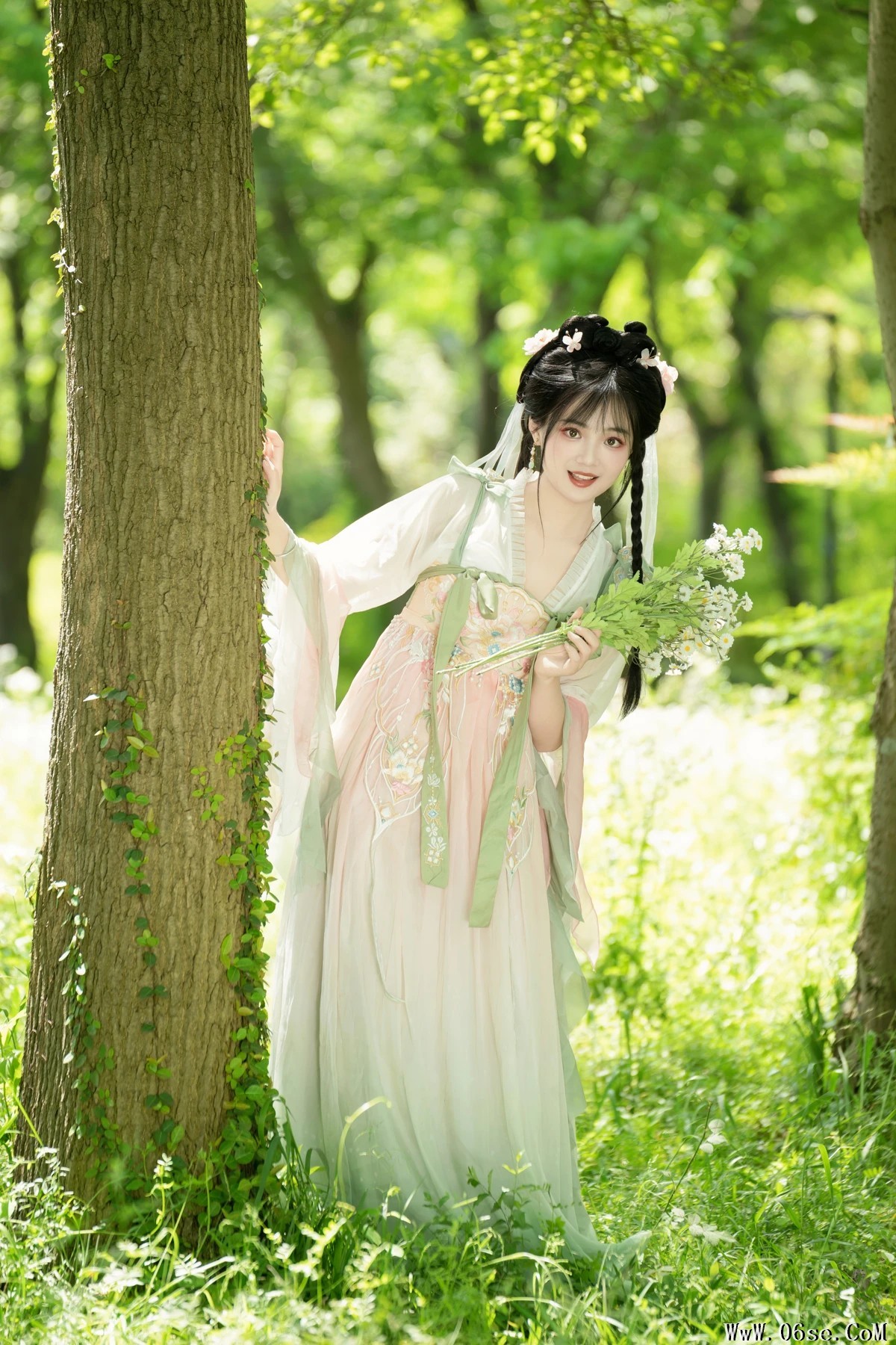 图片[7]-[艺图语]2024.06.01 Vol.3053 – 穿汉服去赏花 [23P]-六色网