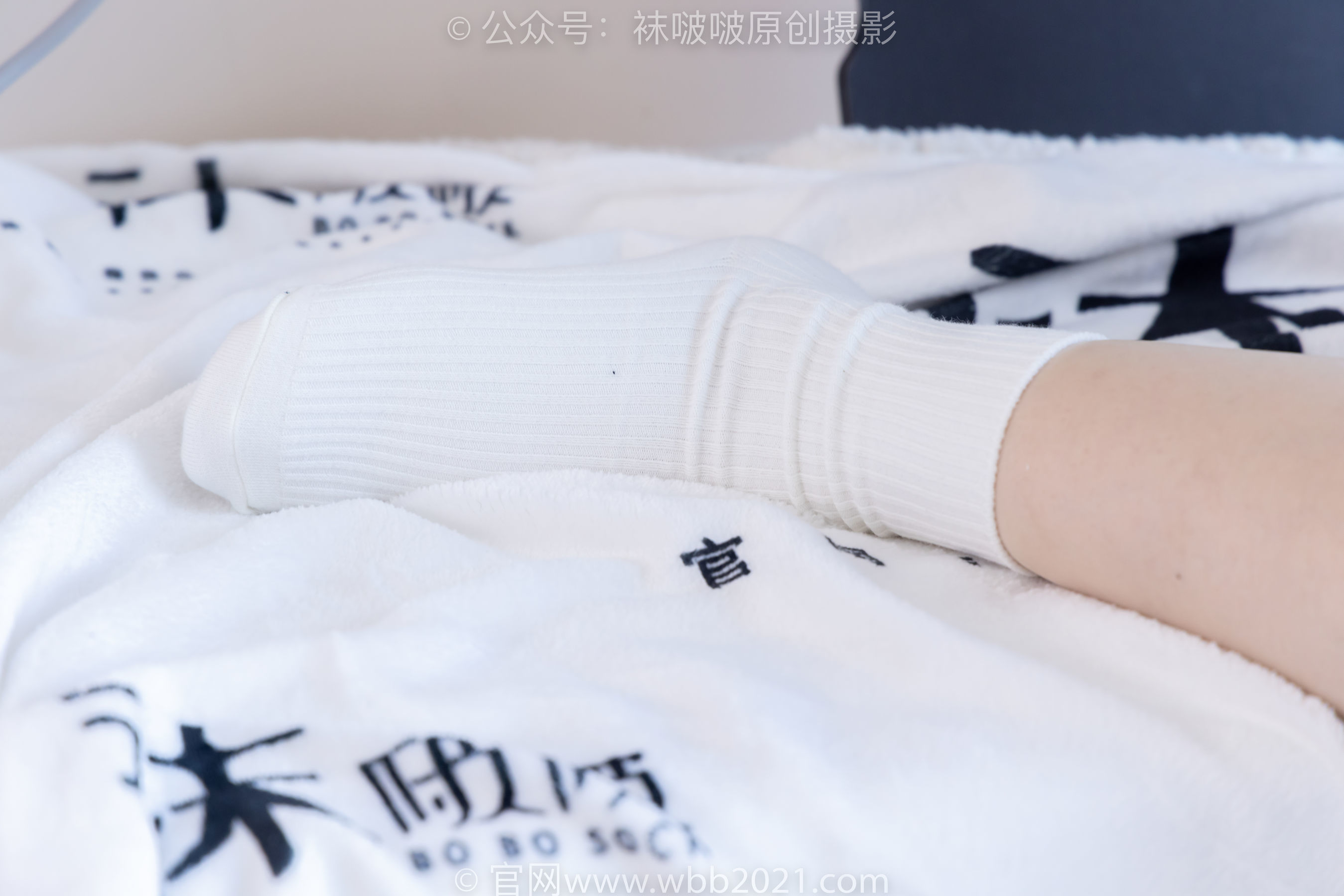图片[129]-BoBoSocks袜啵啵 No.368 甜甜圈 -运动鞋、白棉袜、油亮肉丝[160P]-六色网