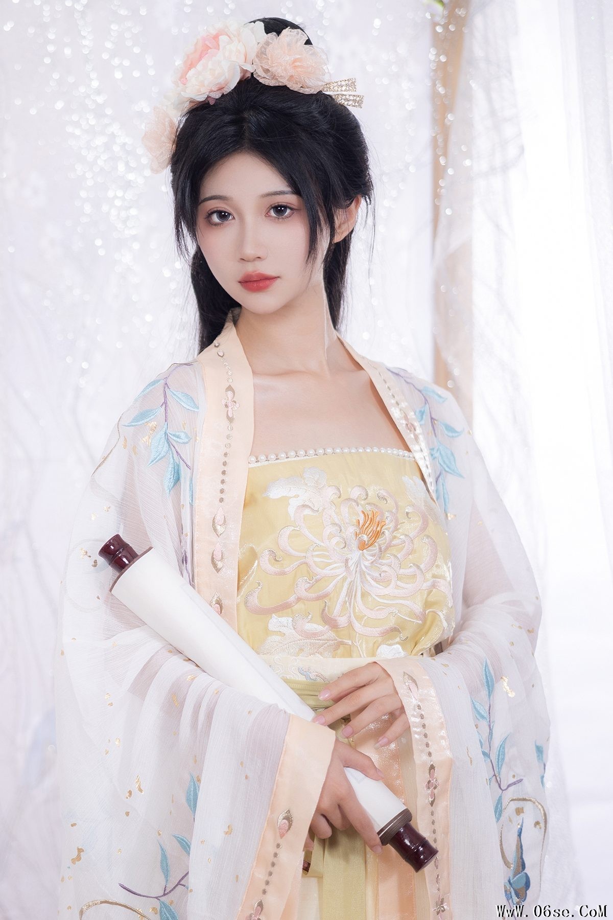 YiTuYu艺图语 Vol.4203 Qi Luo Sheng De Xiao Su Su[23P]-六色网