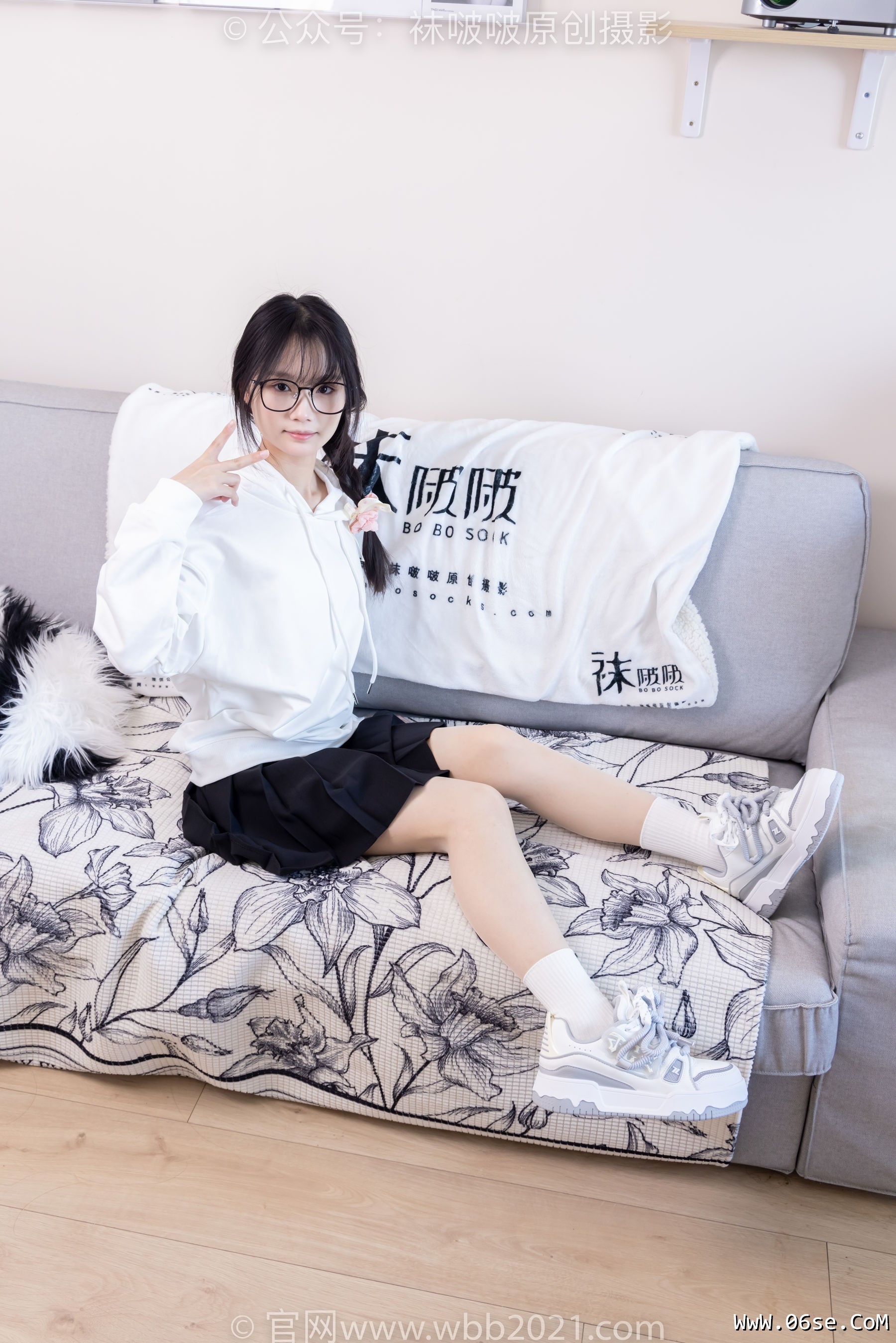 图片[109]-BoBoSocks袜啵啵 No.368 甜甜圈 -运动鞋、白棉袜、油亮肉丝[160P]-六色网