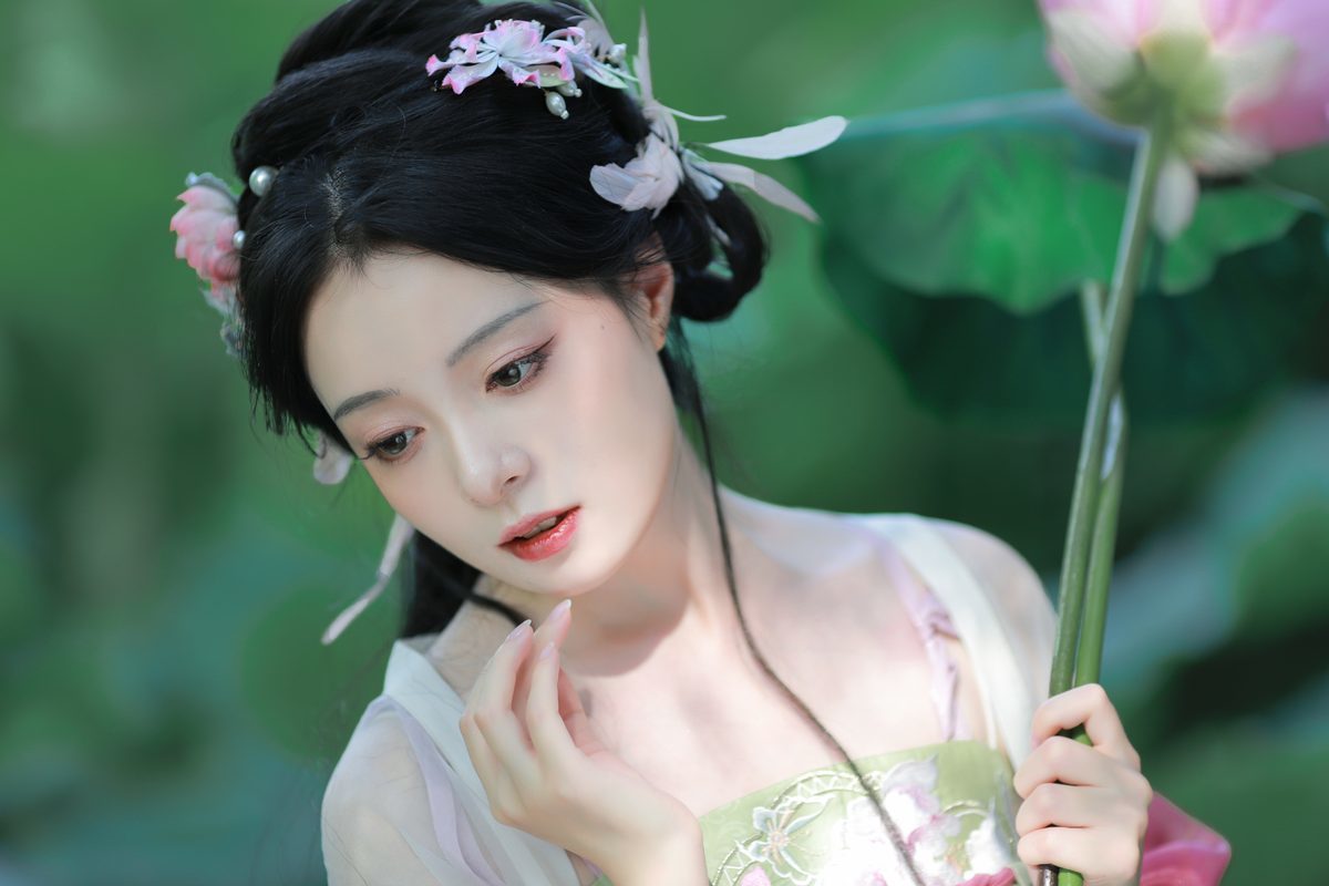 图片[8]-YiTuYu艺图语 Vol.5240 Nu Li Hua Zhuang De Sui Sui[23P]-六色网
