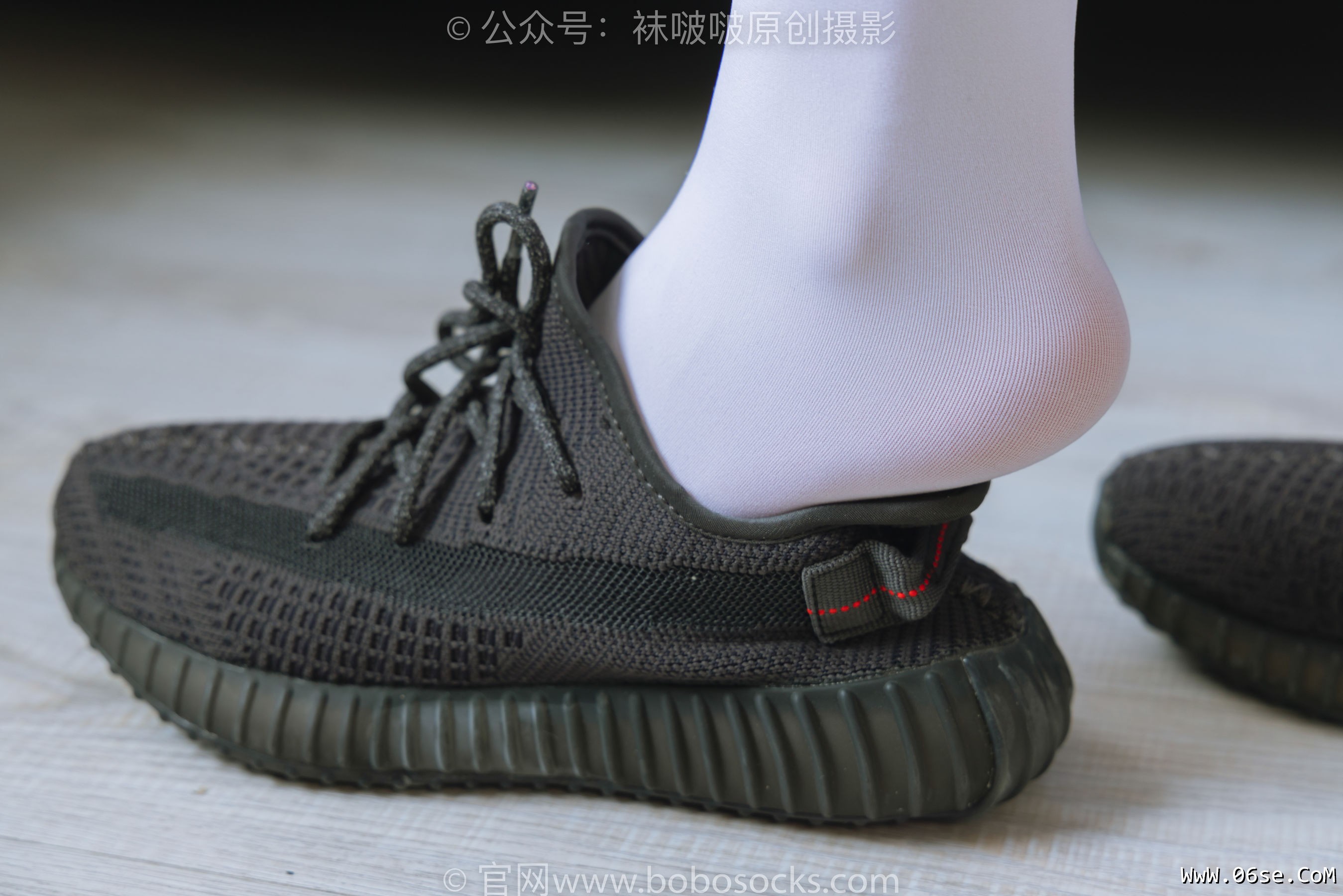 图片[83]-BoBoSocks袜啵啵 No.214 小沫 -黑色运动鞋、厚白丝[142P]-六色网