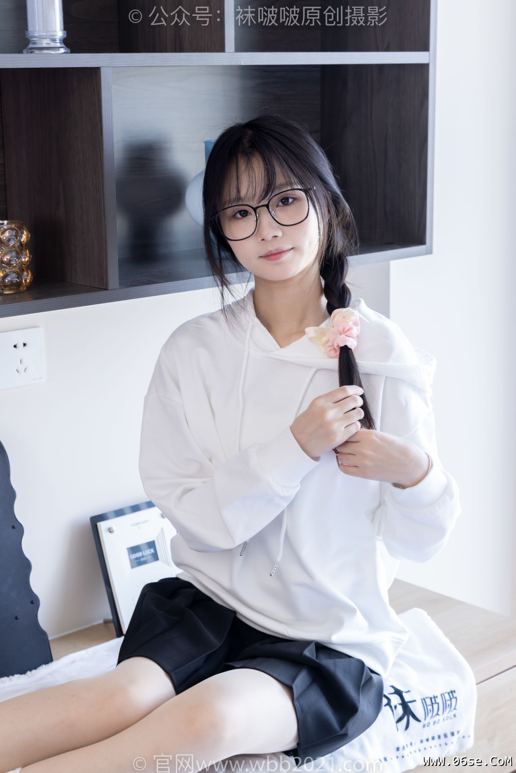 图片[135]-BoBoSocks袜啵啵 No.368 甜甜圈 -运动鞋、白棉袜、油亮肉丝[160P]-六色网