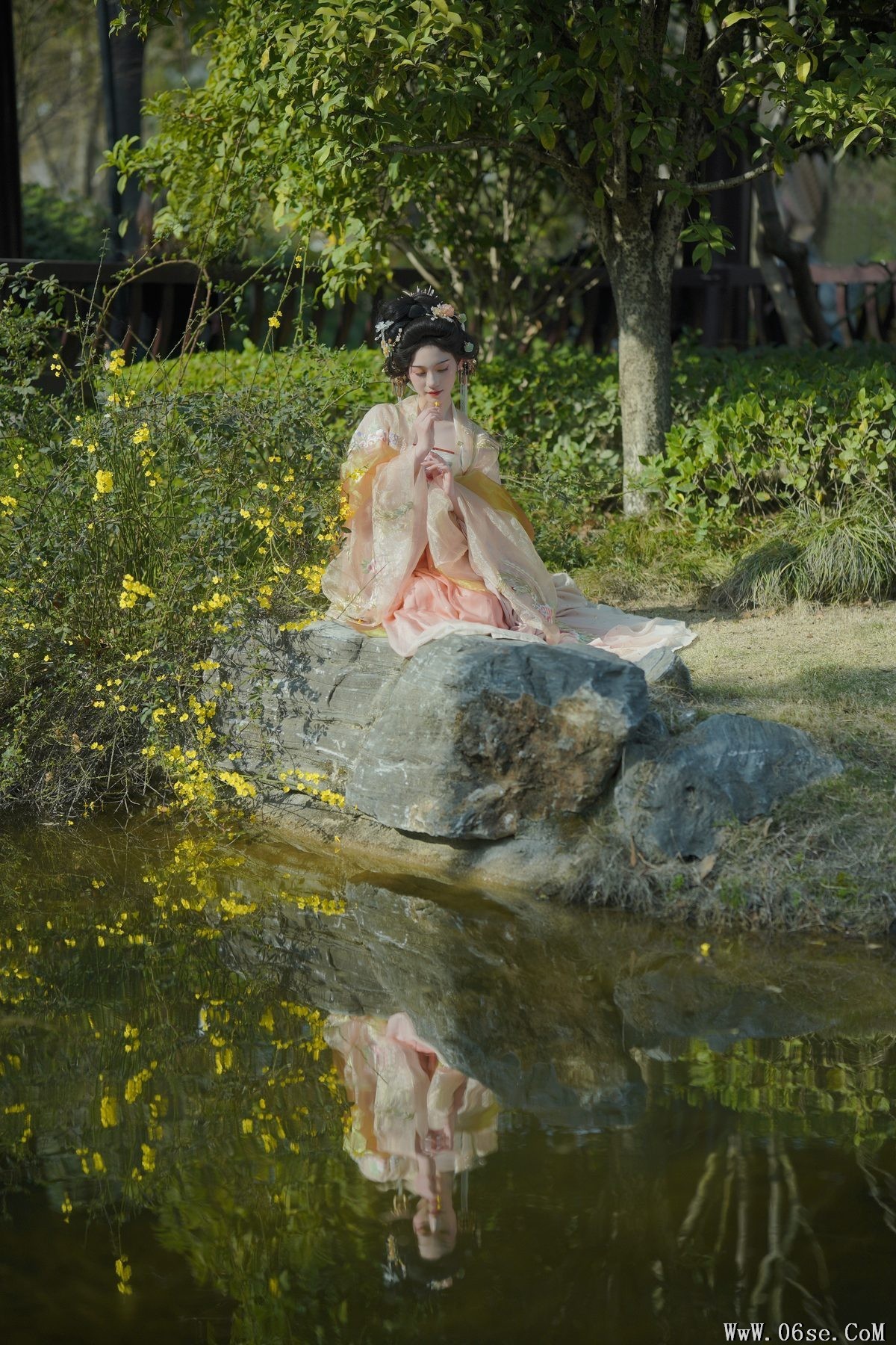 图片[4]-YiTuYu艺图语 Vol.3881 Qin Qin[27P]-六色网