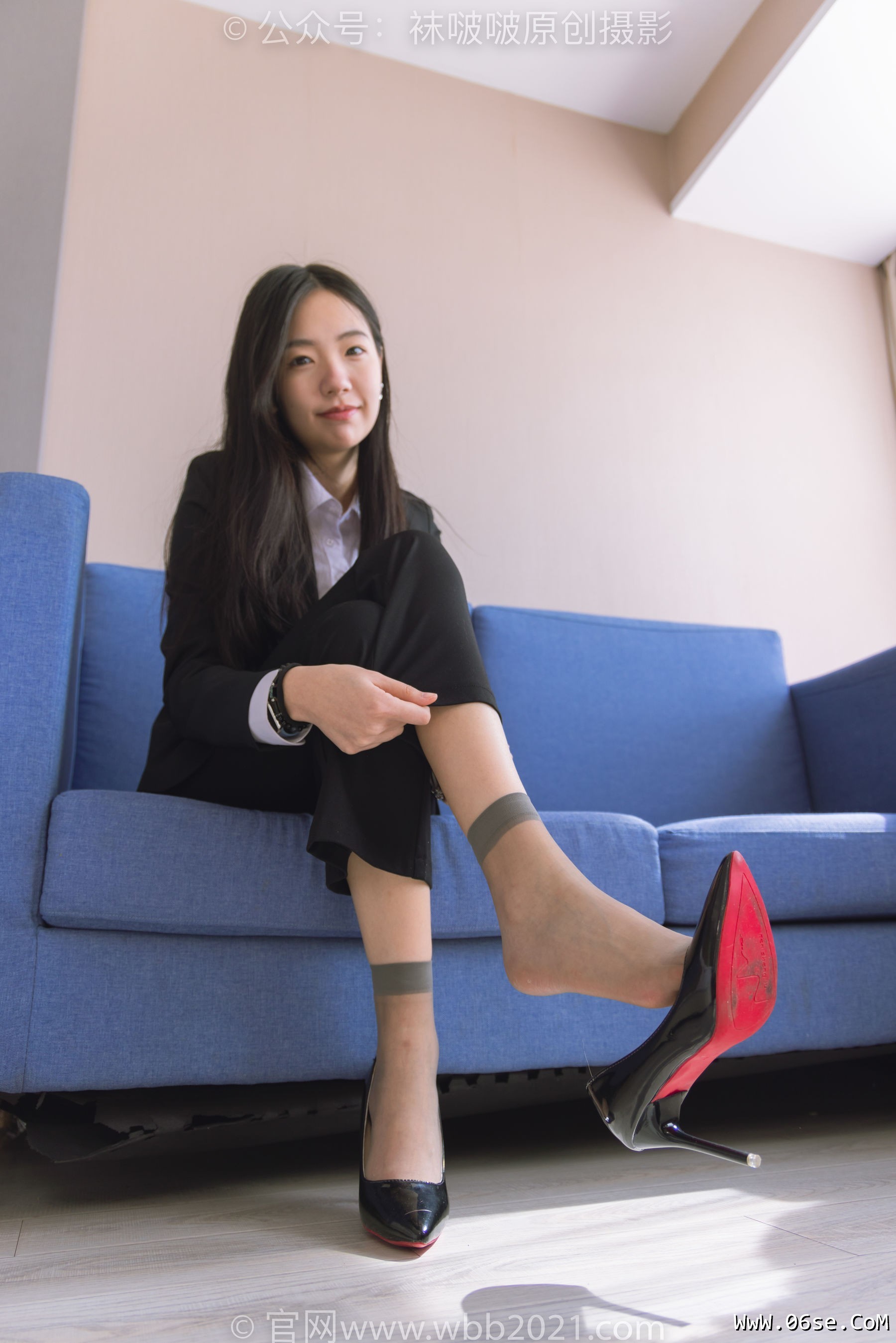 图片[145]-BoBoSocks袜啵啵 No.245 小甜豆 -高跟鞋、短灰丝、半蹲镜头较多[299P]-六色网