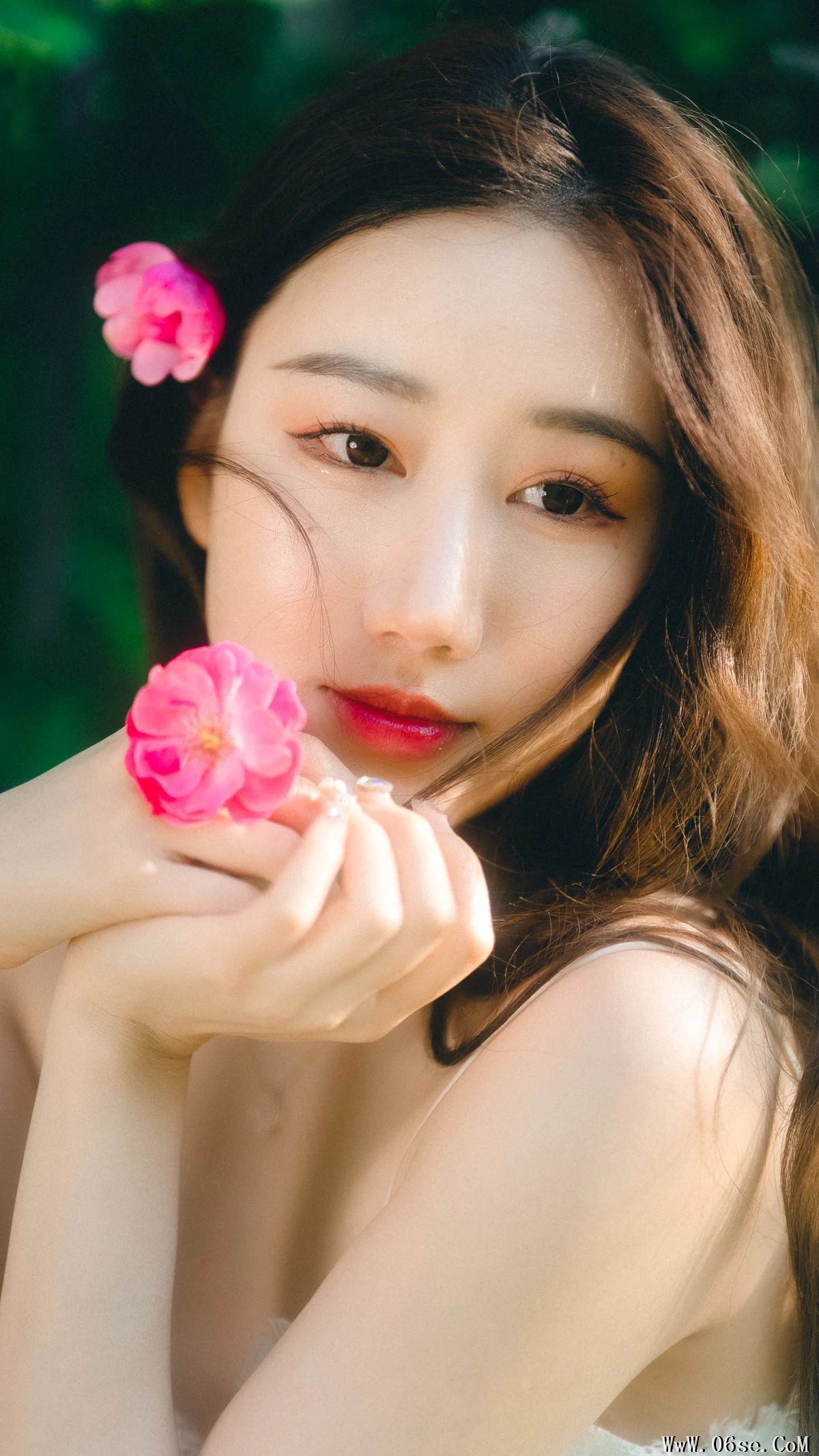 图片[46]-[艺图语]2023.05.20 Vol.3048 – 蔷薇花下 [48P]-六色网