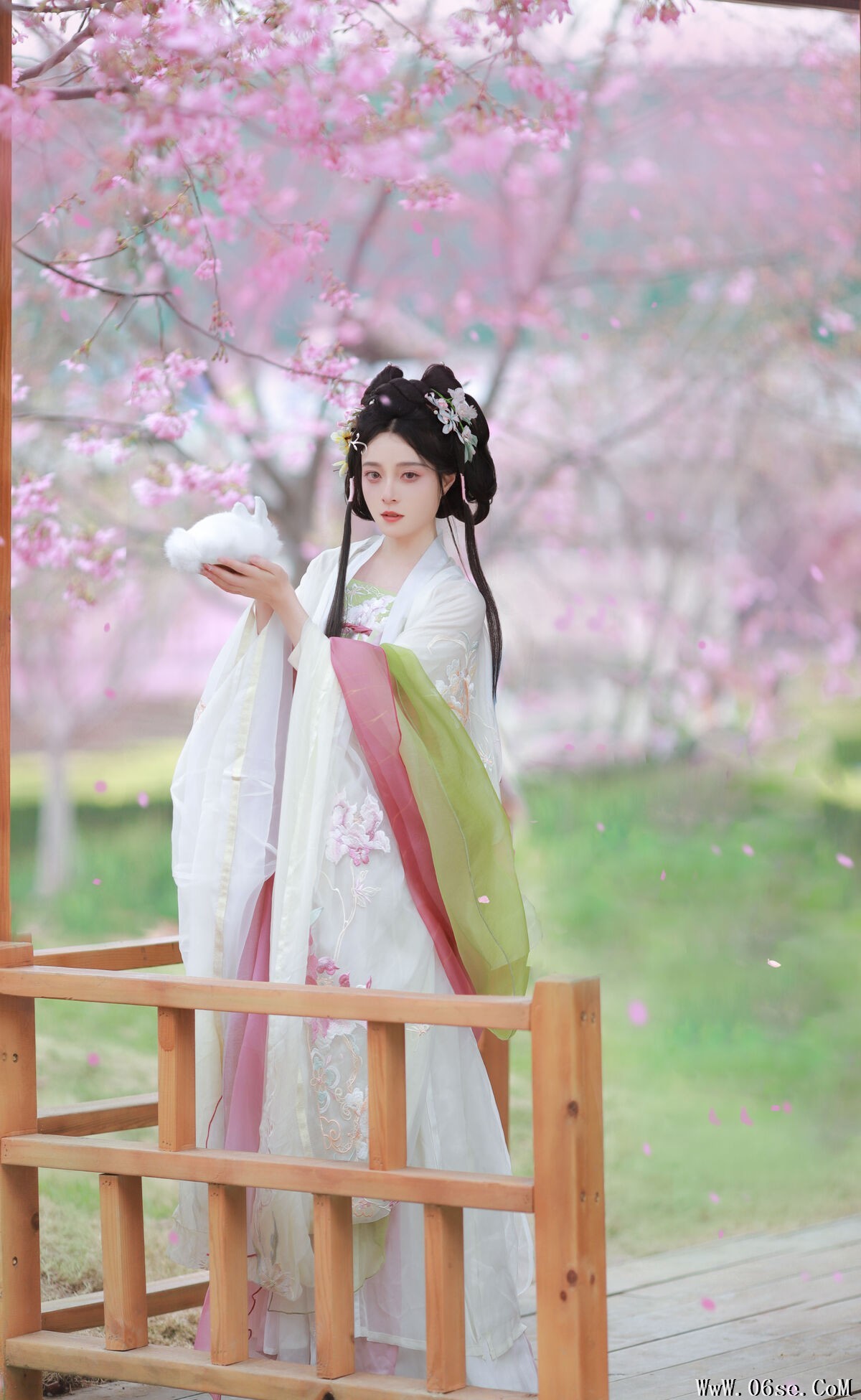 图片[22]-YiTuYu艺图语 Vol.6610 Nu Li Hua Zhuang De Sui Sui[22P]-六色网
