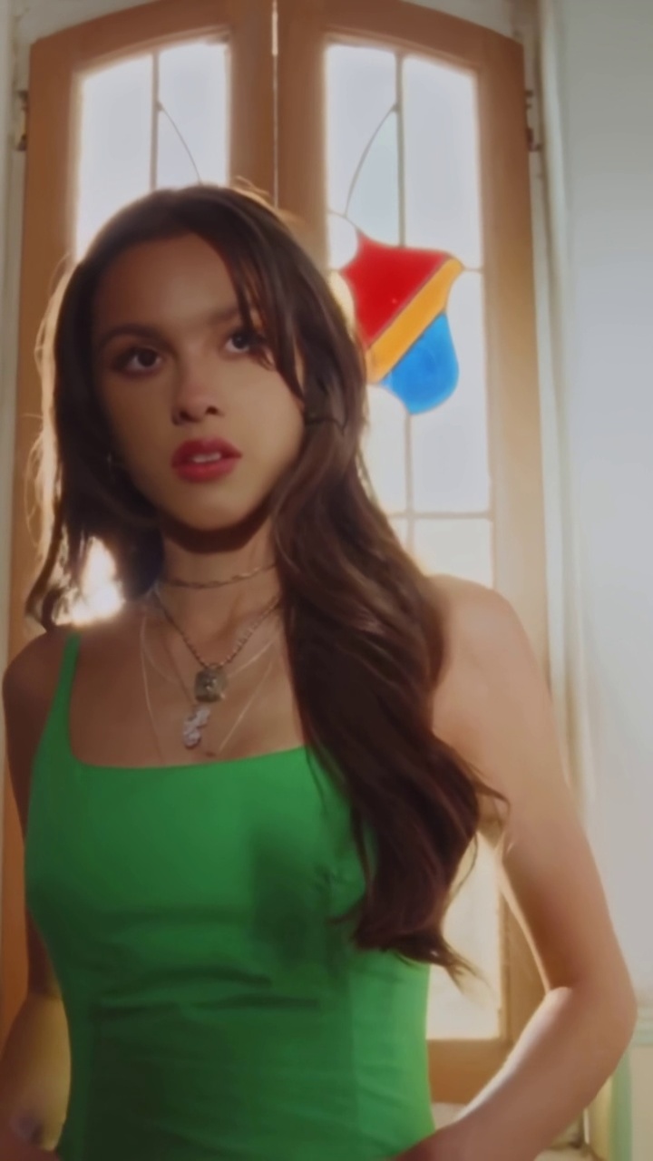 oliviarodrigofavoritecrimeliveperformance