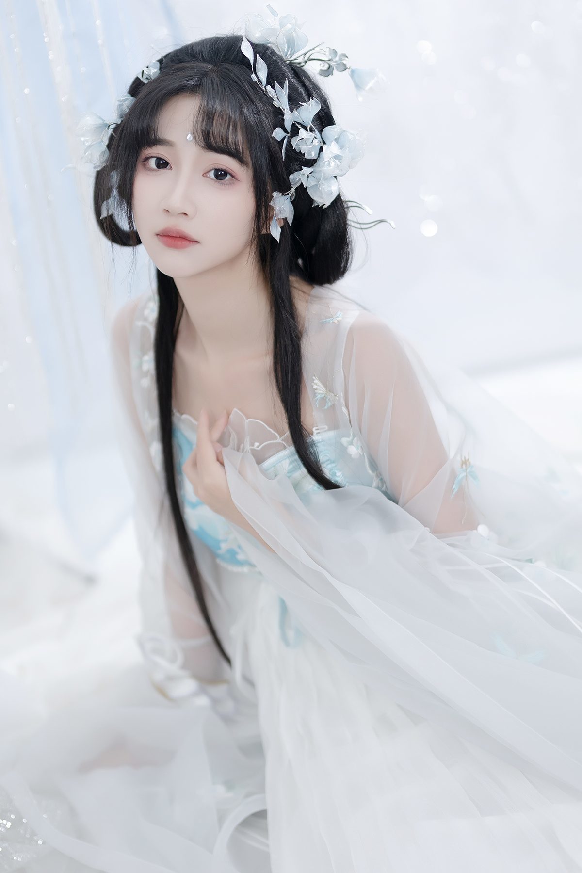 YiTuYu艺图语 Vol.5647 Qi Luo Sheng De Xiao Su Su[27P]-六色网