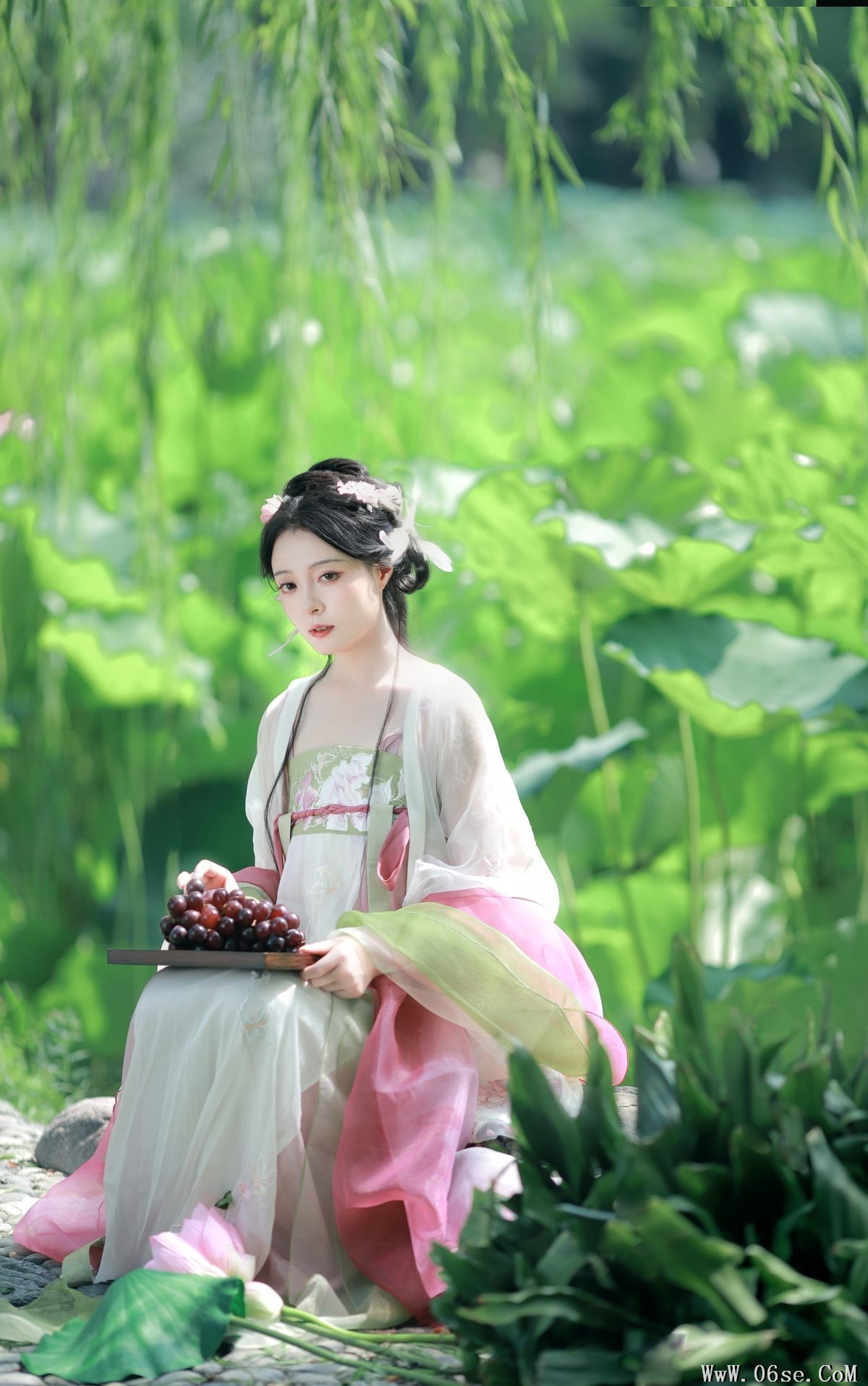 图片[17]-YiTuYu艺图语 Vol.5240 Nu Li Hua Zhuang De Sui Sui[23P]-六色网